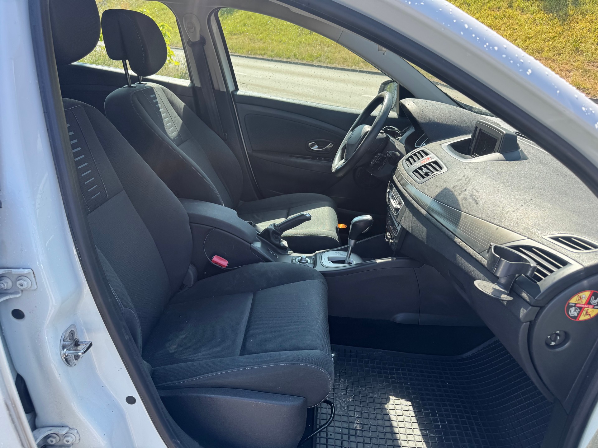 RENAULT Mégane Grandtour 1.5 dCi Dynamique EDC-image-6