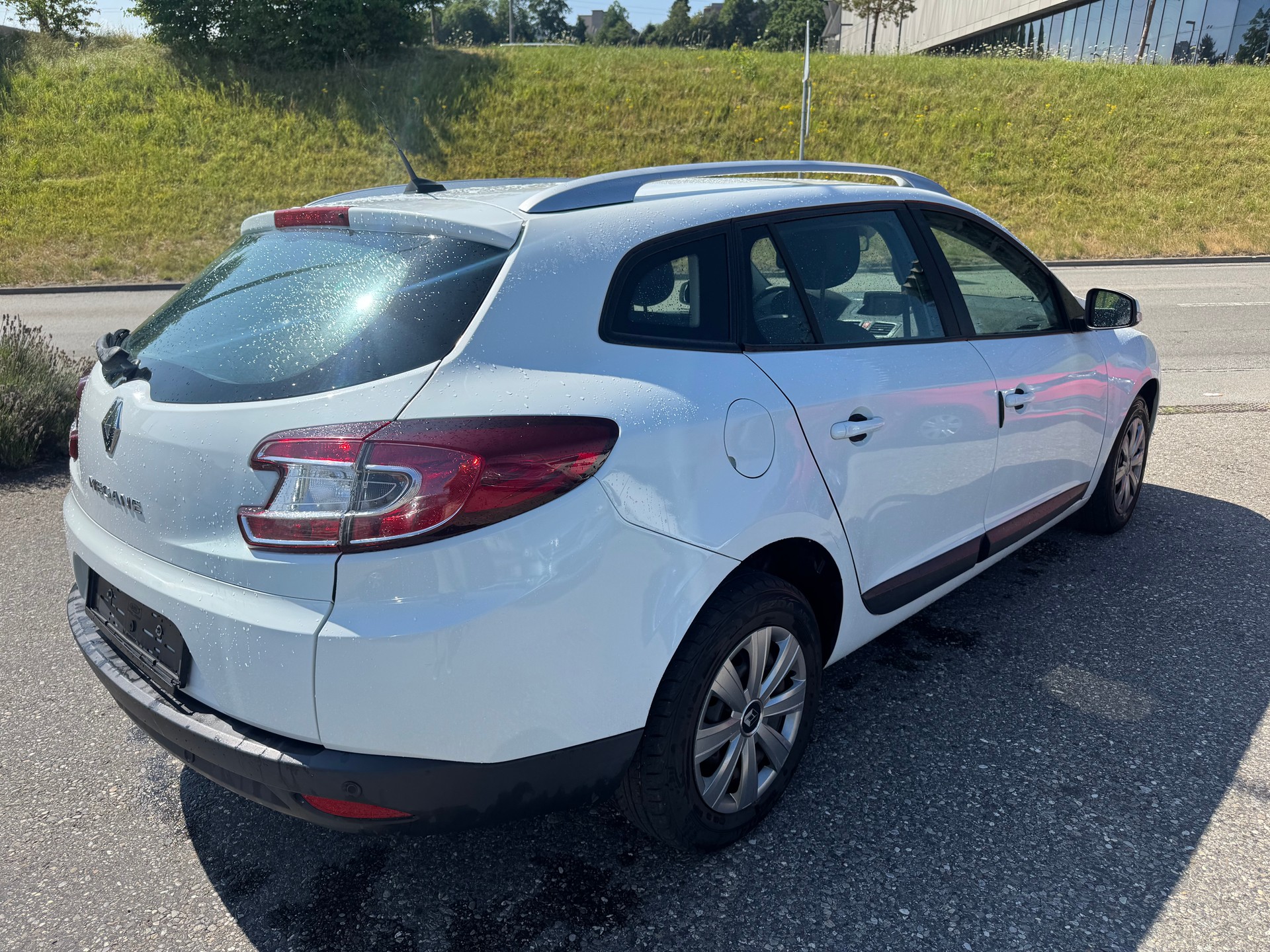 RENAULT Mégane Grandtour 1.5 dCi Dynamique EDC-image-3