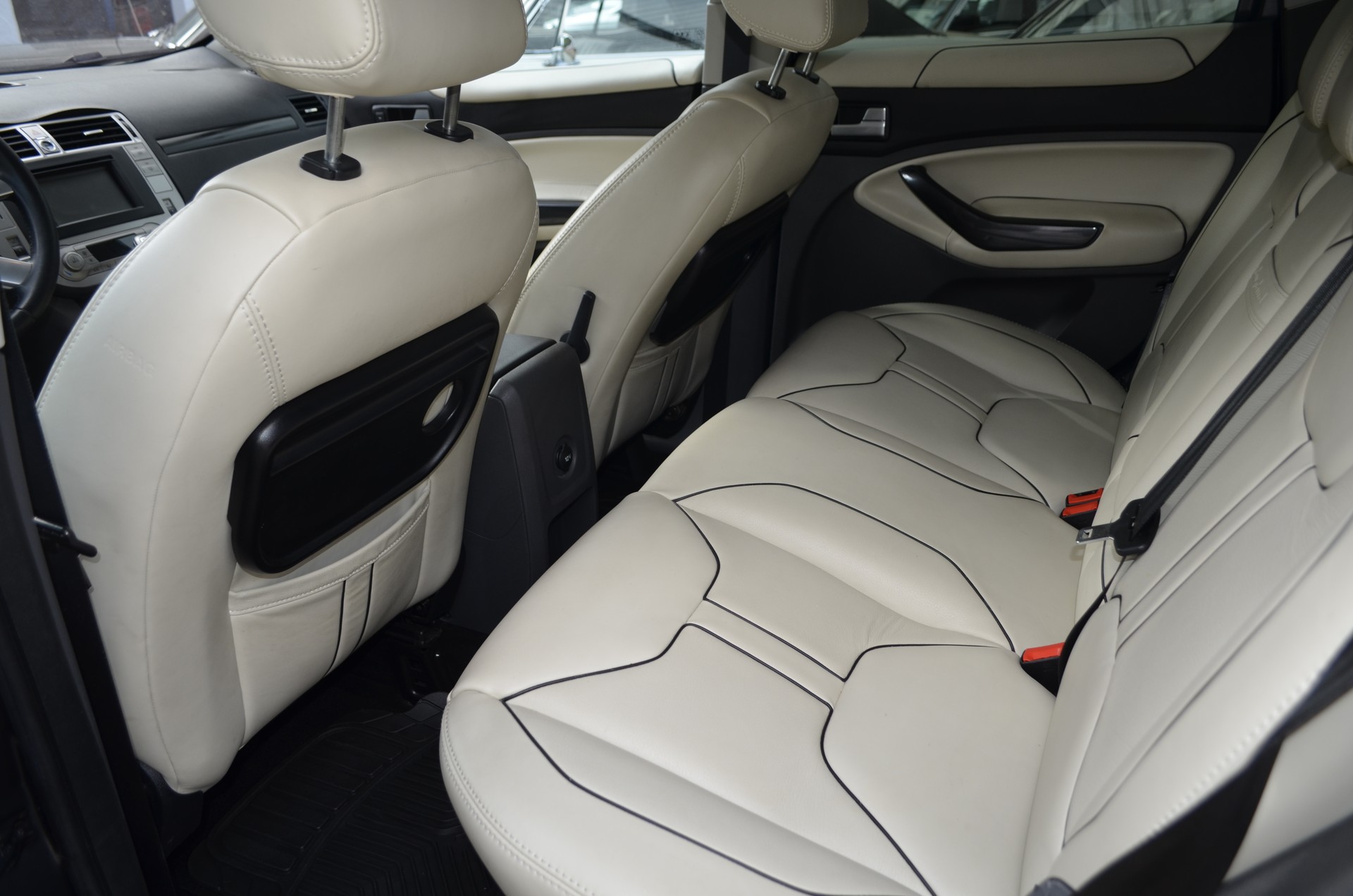 FORD Kuga 2.5 Turbo Titanium 4WD Automatic-image-8