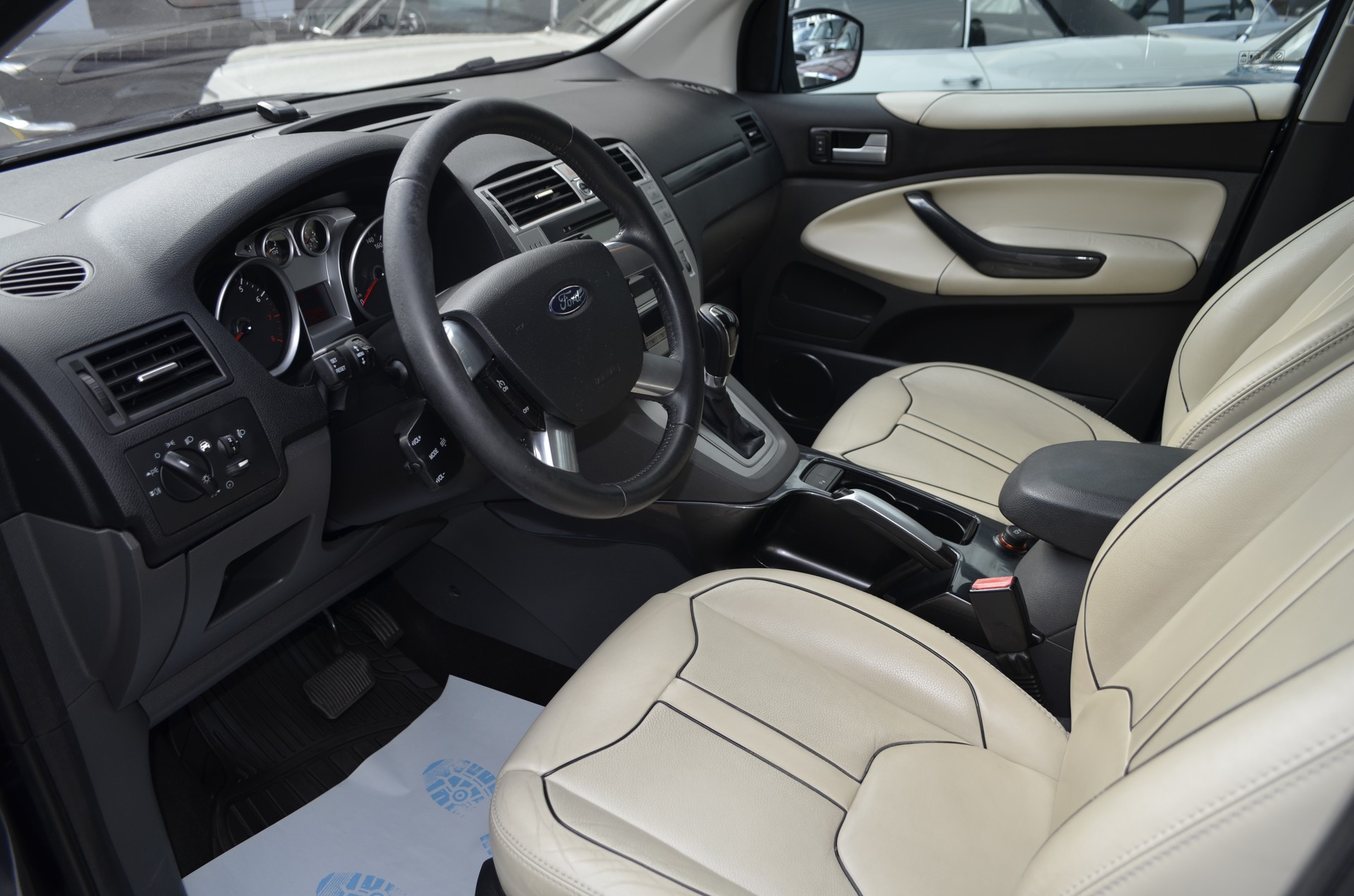 FORD Kuga 2.5 Turbo Titanium 4WD Automatic-image-7