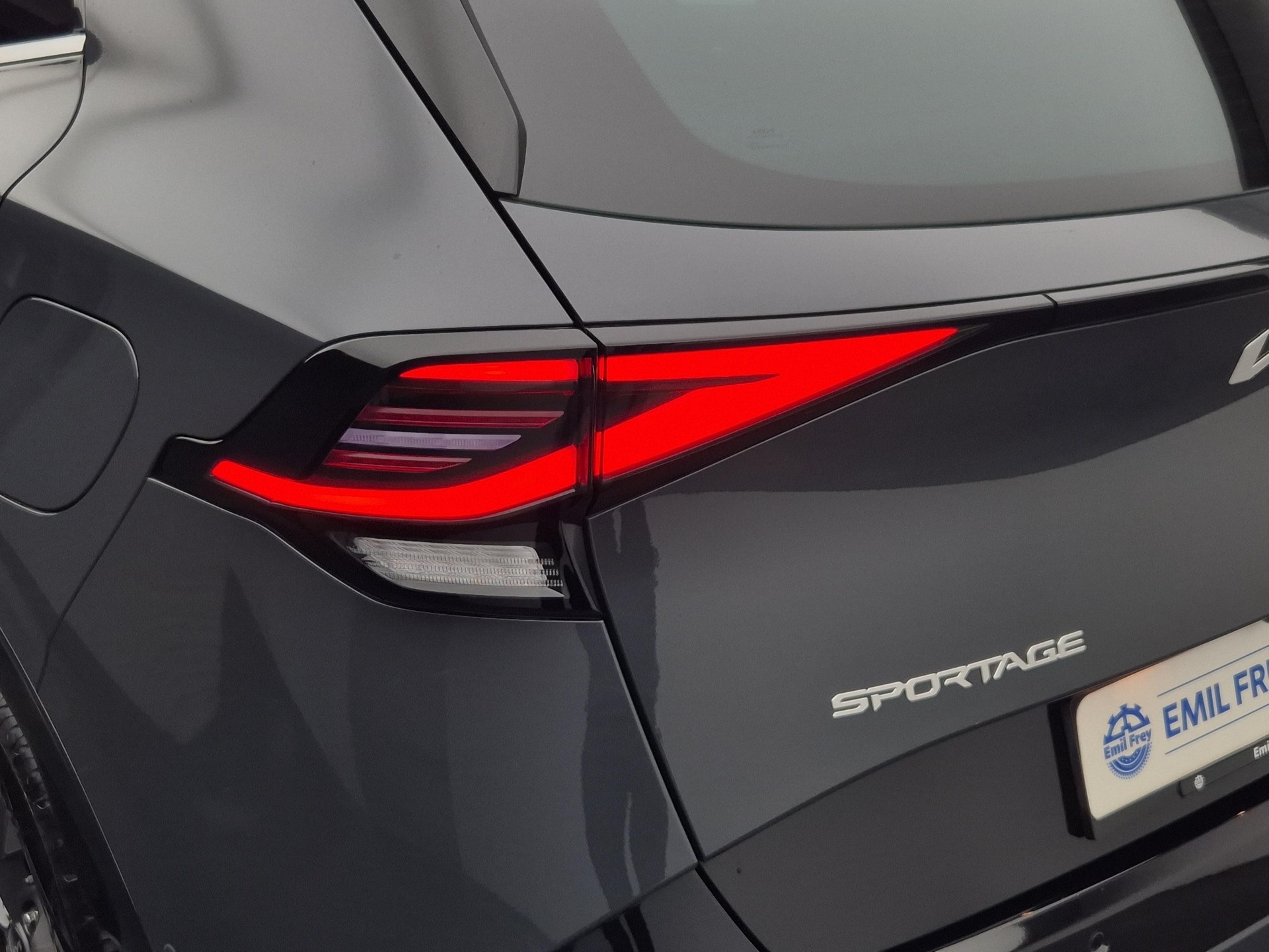 KIA Sportage 1.6 T-GDi Hybrid GT-Line-image-18