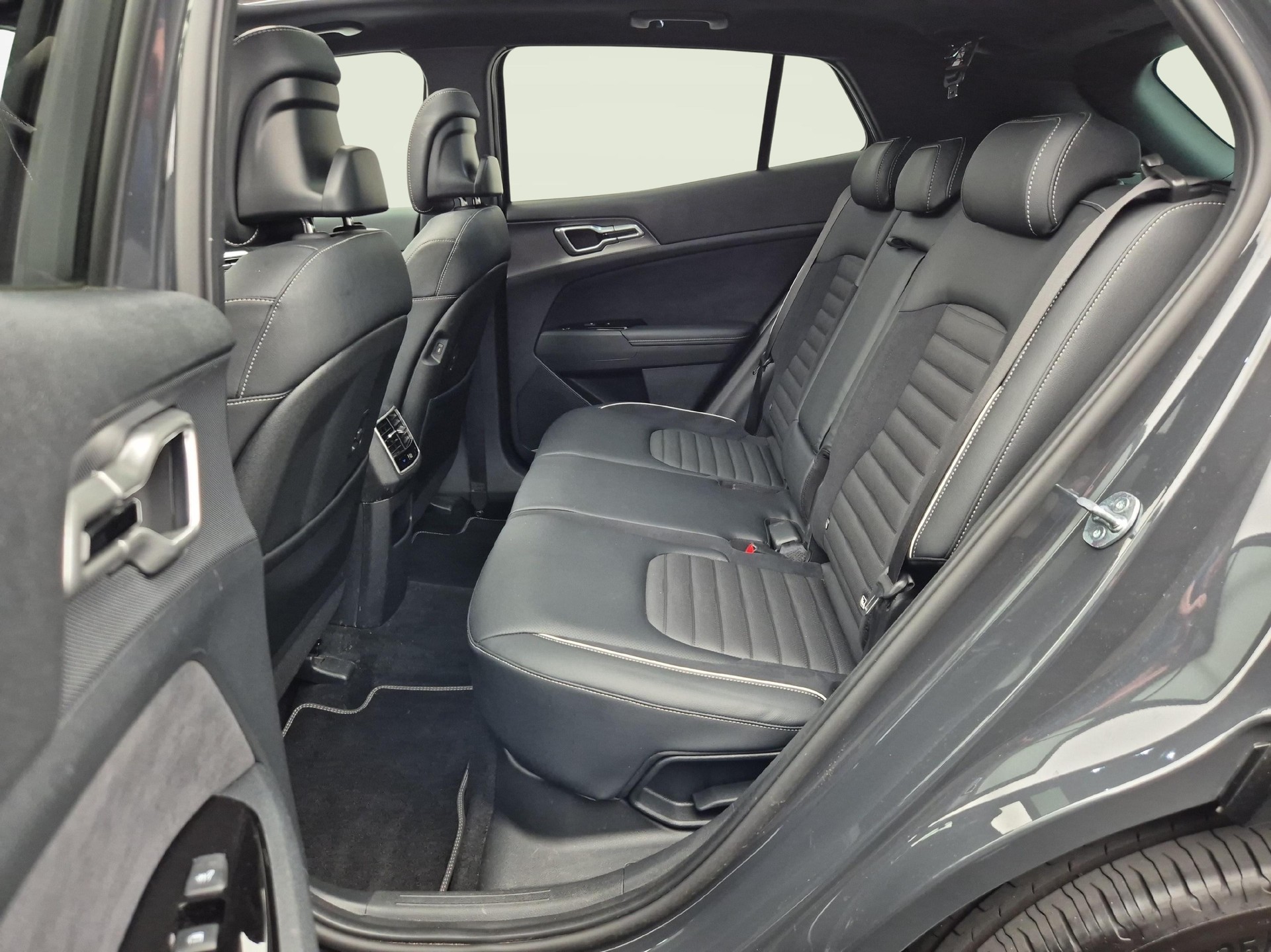 KIA Sportage 1.6 T-GDi Hybrid GT-Line-image-3