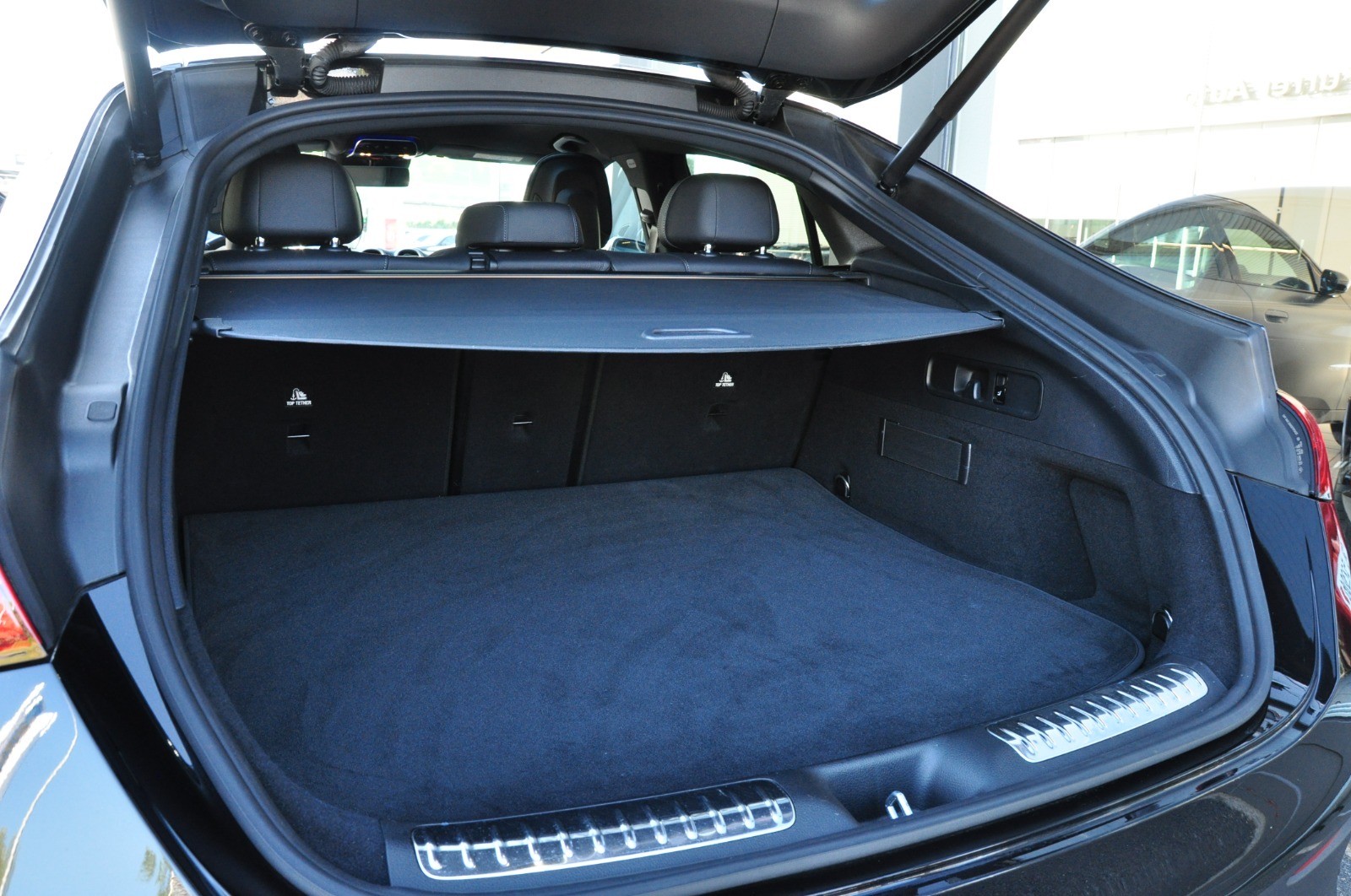 MERCEDES-BENZ GLC 300 4Matic AMG Line 9G-Tronic-image-9