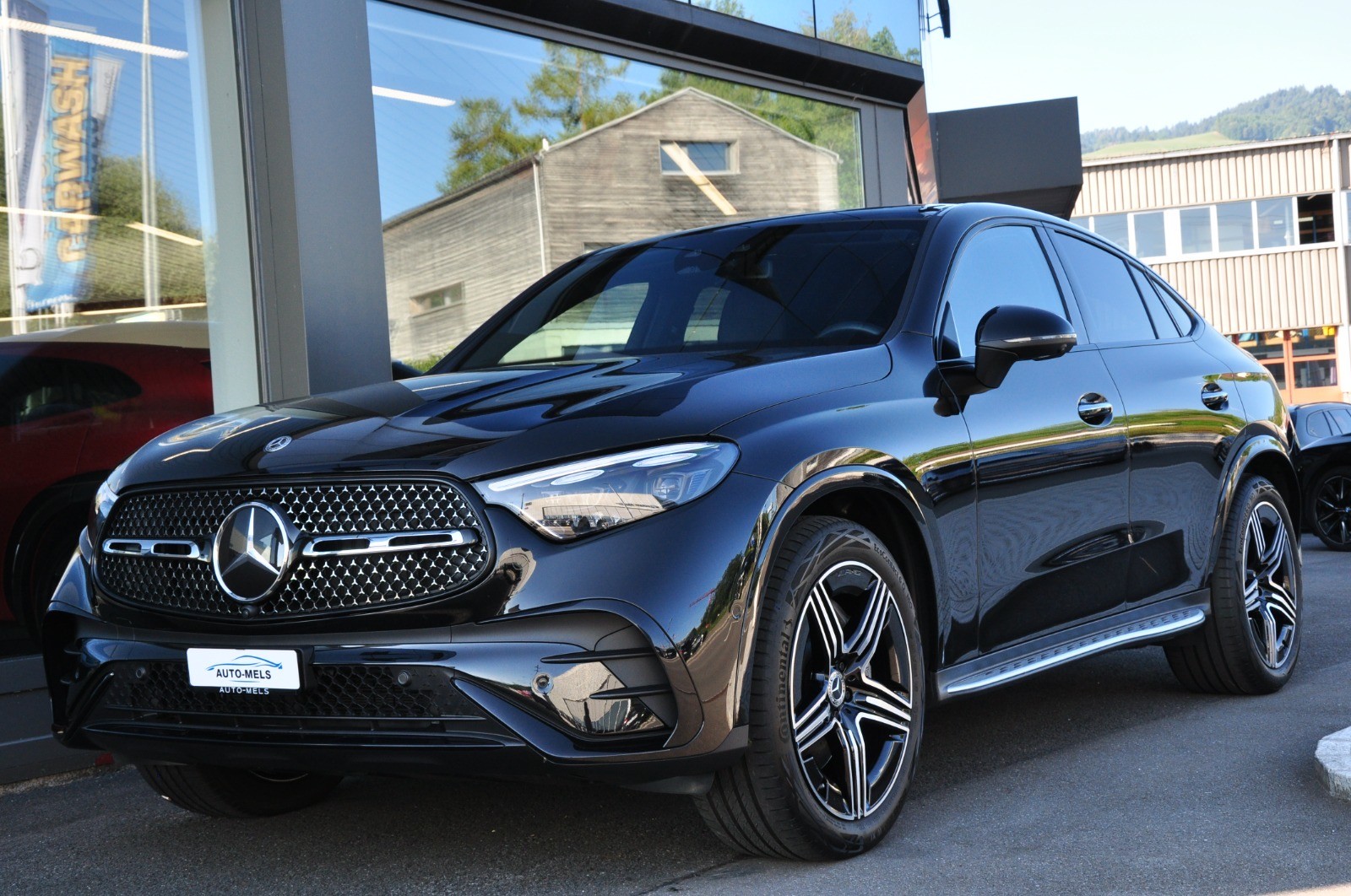 MERCEDES-BENZ GLC 300 4Matic AMG Line 9G-Tronic-image-2