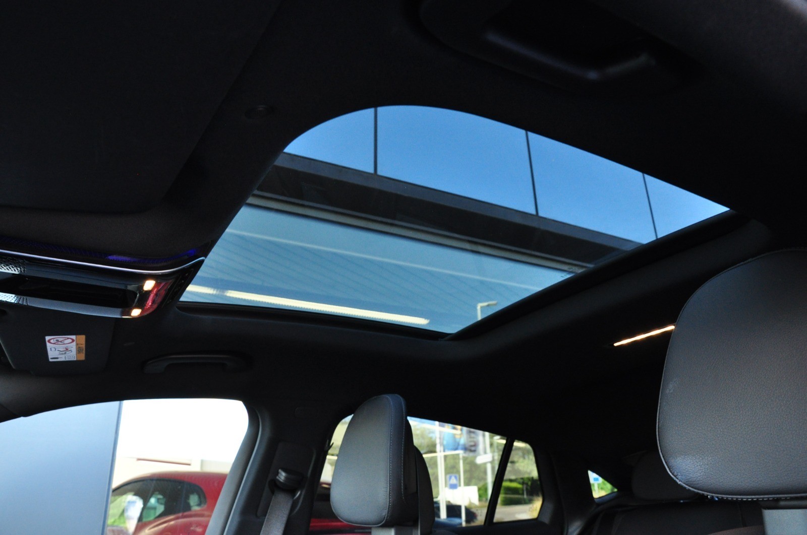MERCEDES-BENZ GLC 300 4Matic AMG Line 9G-Tronic-image-18