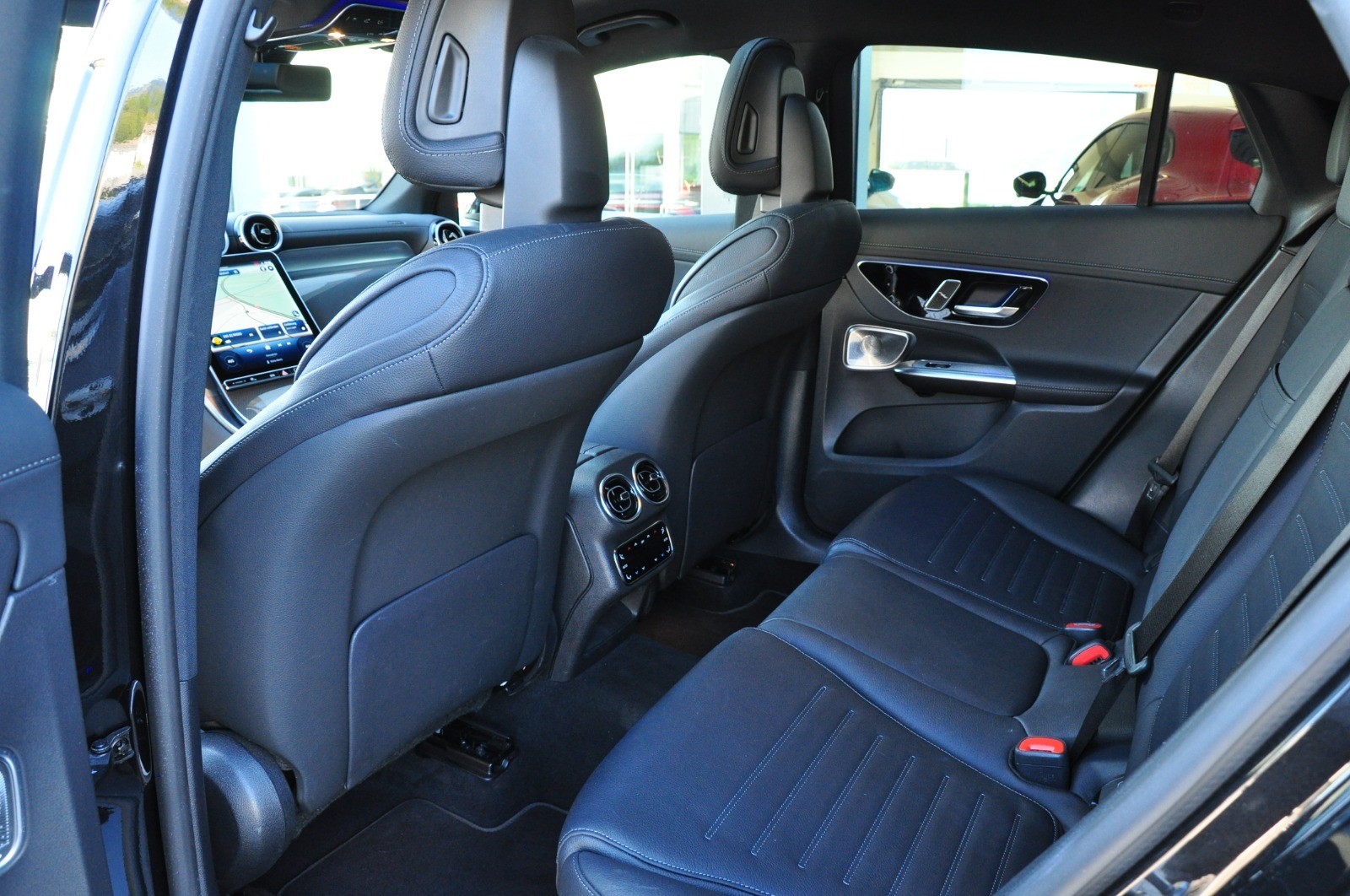 MERCEDES-BENZ GLC 300 4Matic AMG Line 9G-Tronic-image-10