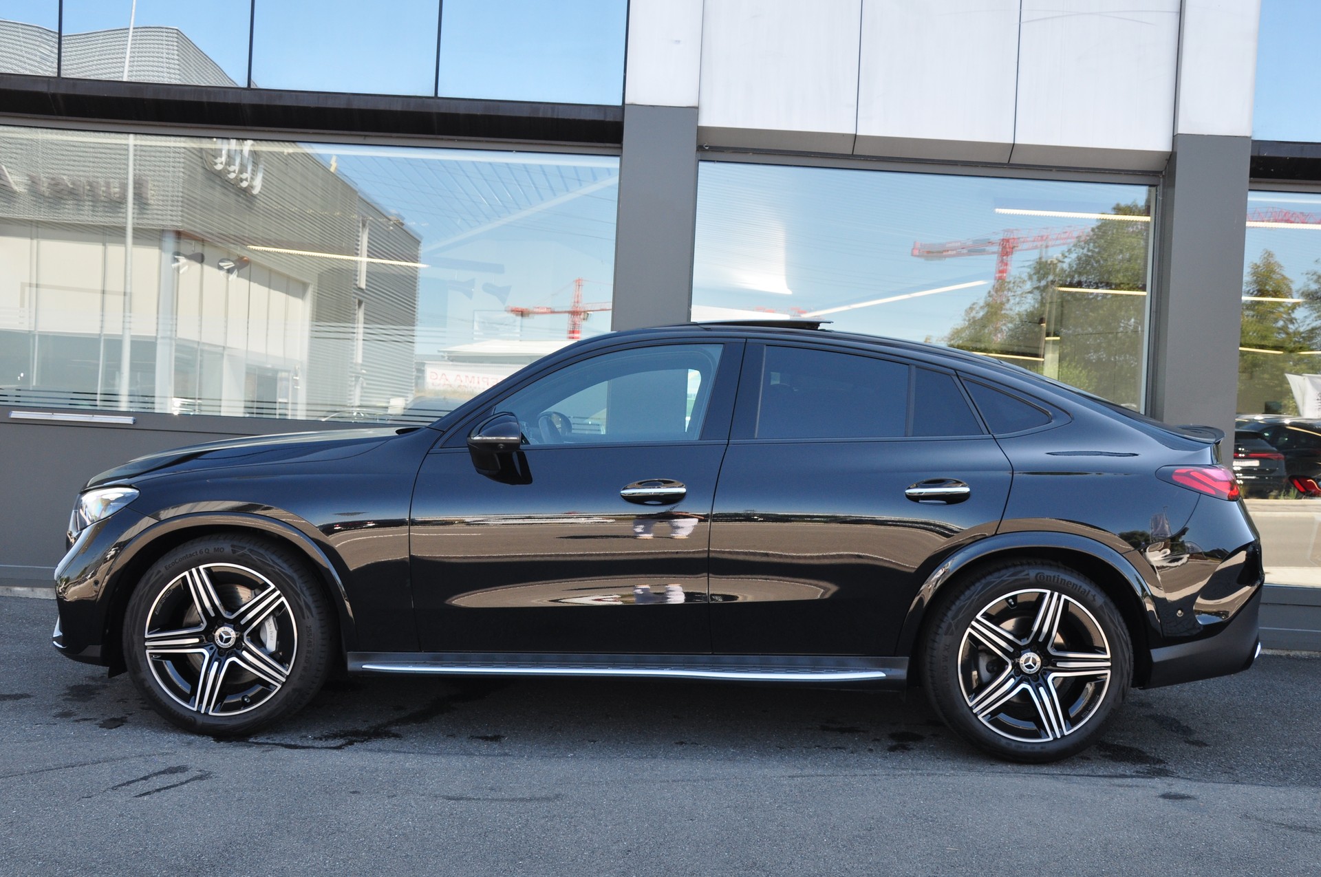 MERCEDES-BENZ GLC 300 4Matic AMG Line 9G-Tronic-showroom-element-2