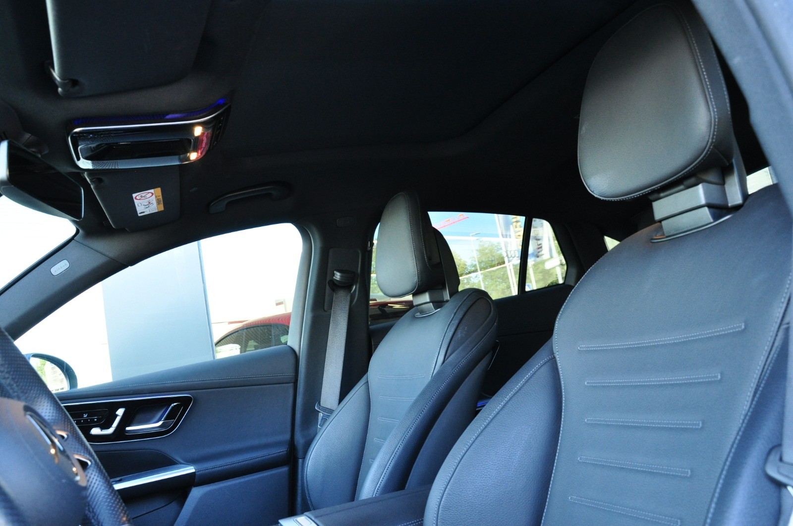 MERCEDES-BENZ GLC 300 4Matic AMG Line 9G-Tronic-image-13