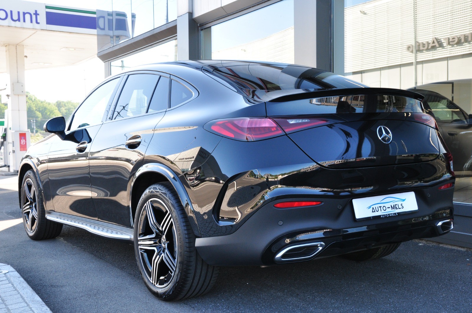 MERCEDES-BENZ GLC 300 4Matic AMG Line 9G-Tronic-image-4