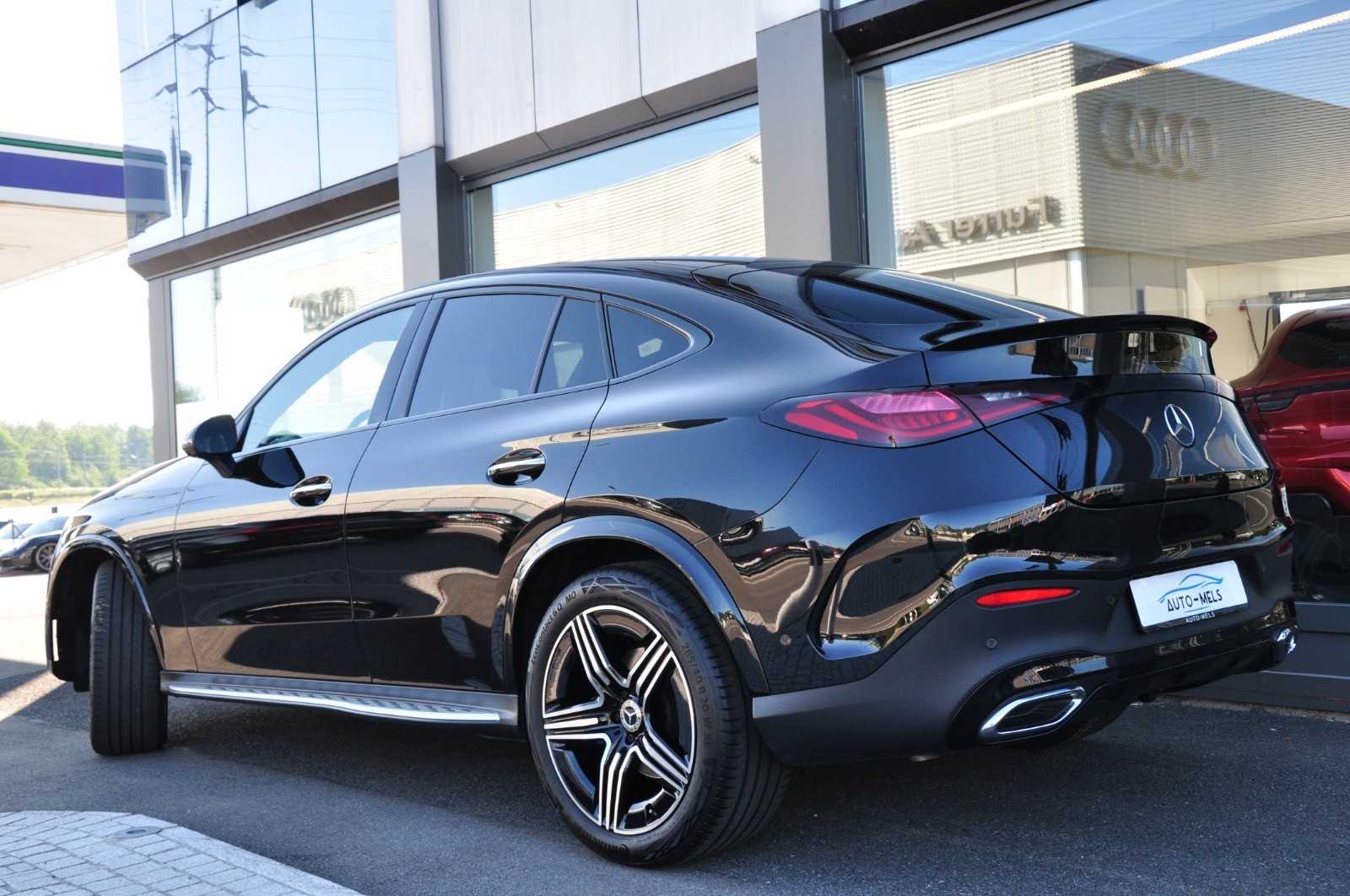 MERCEDES-BENZ GLC 300 4Matic AMG Line 9G-Tronic-image-5