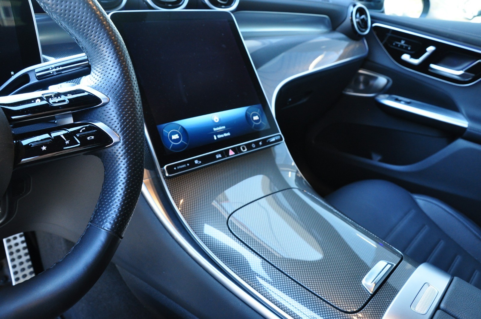 MERCEDES-BENZ GLC 300 4Matic AMG Line 9G-Tronic-image-14