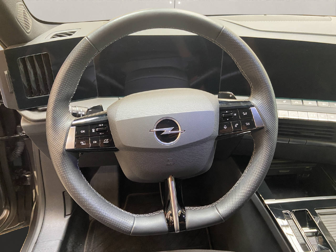 OPEL Astra Sports Tourer 1.2 T Hybrid GS-image-6