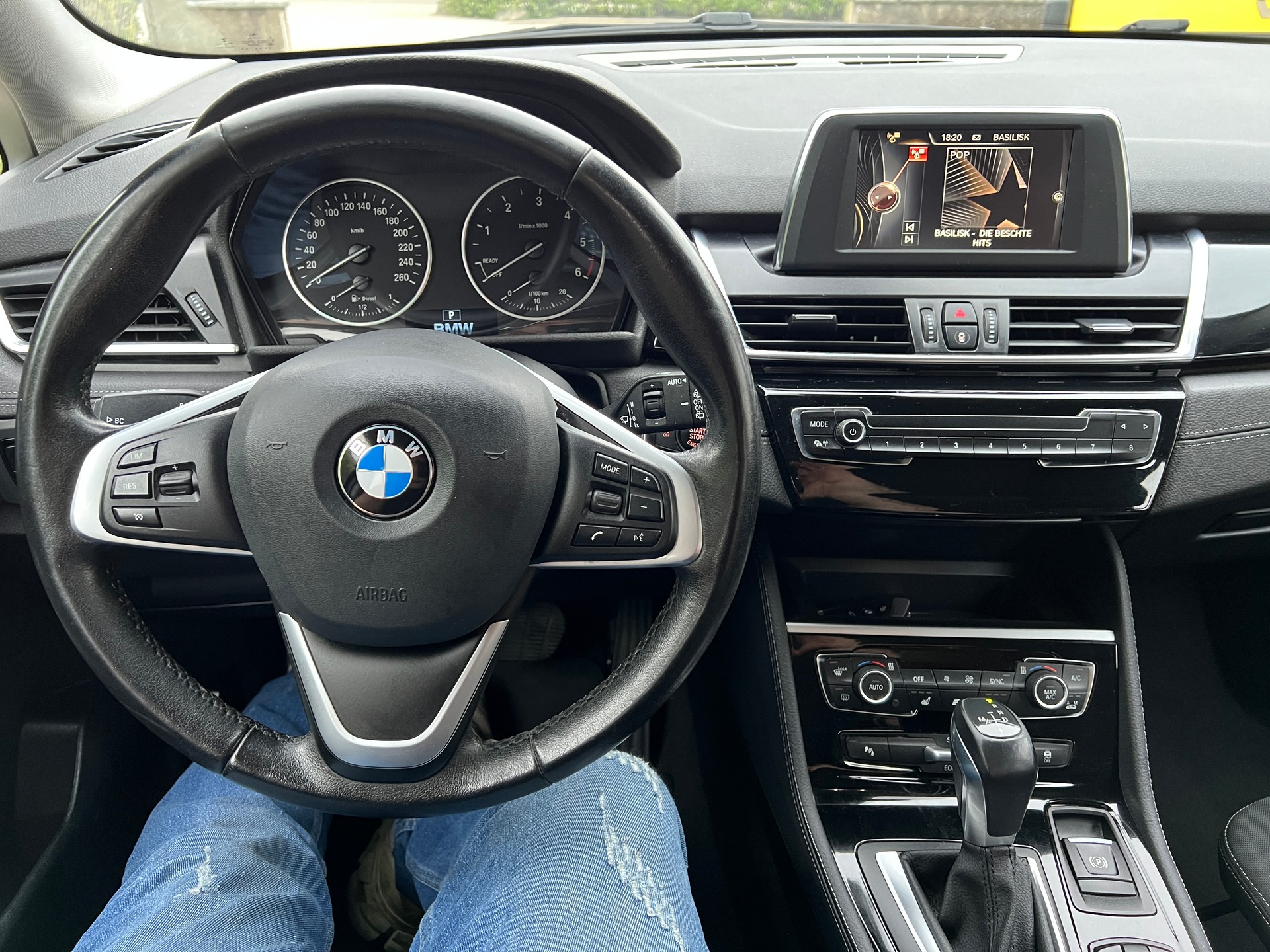 BMW 220d xDrive Active Tourer Steptronic-image-14