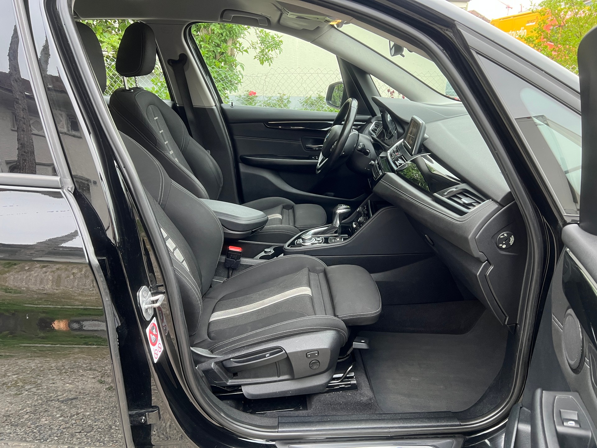 BMW 220d xDrive Active Tourer Steptronic-image-11