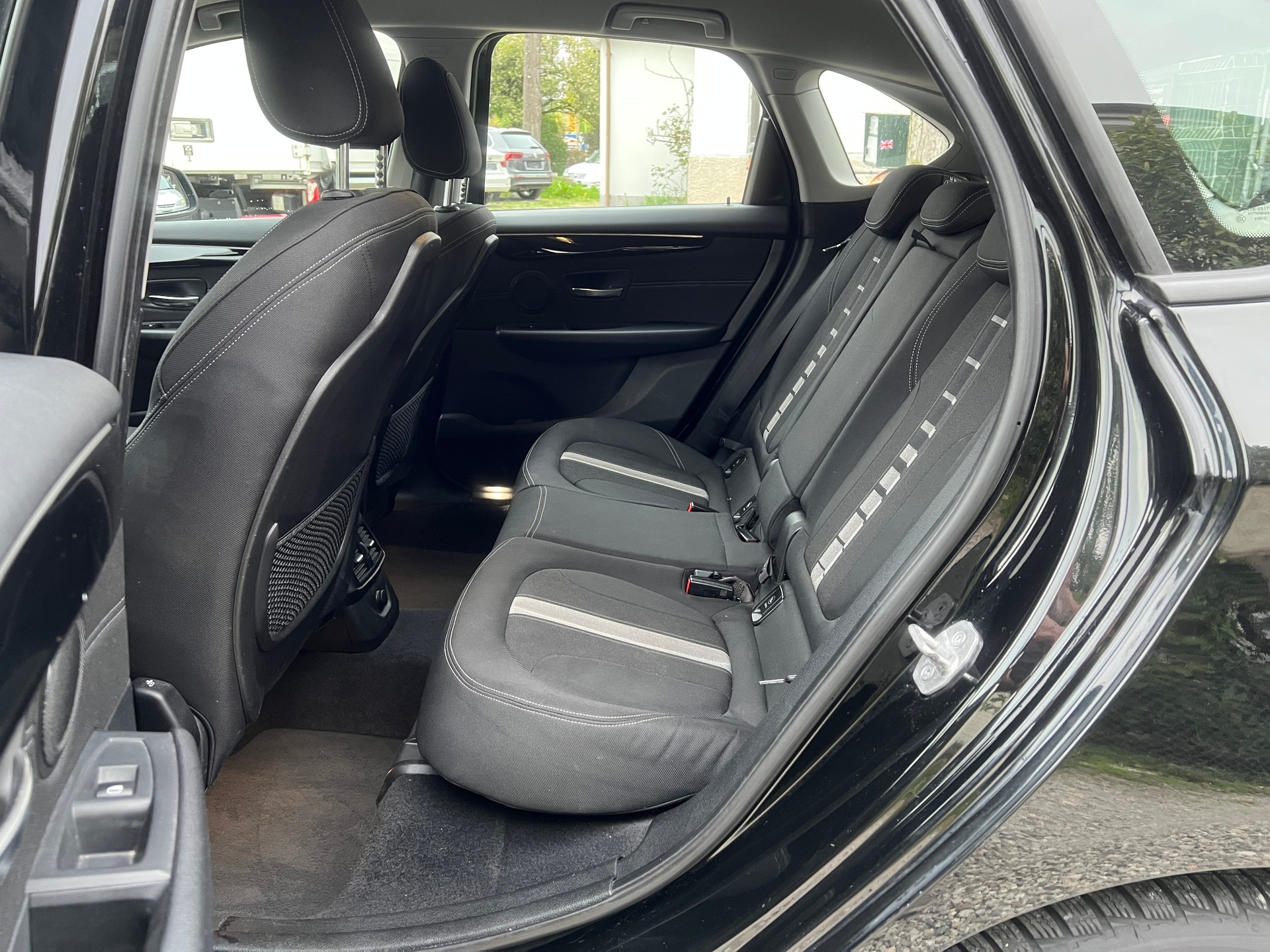 BMW 220d xDrive Active Tourer Steptronic-image-9