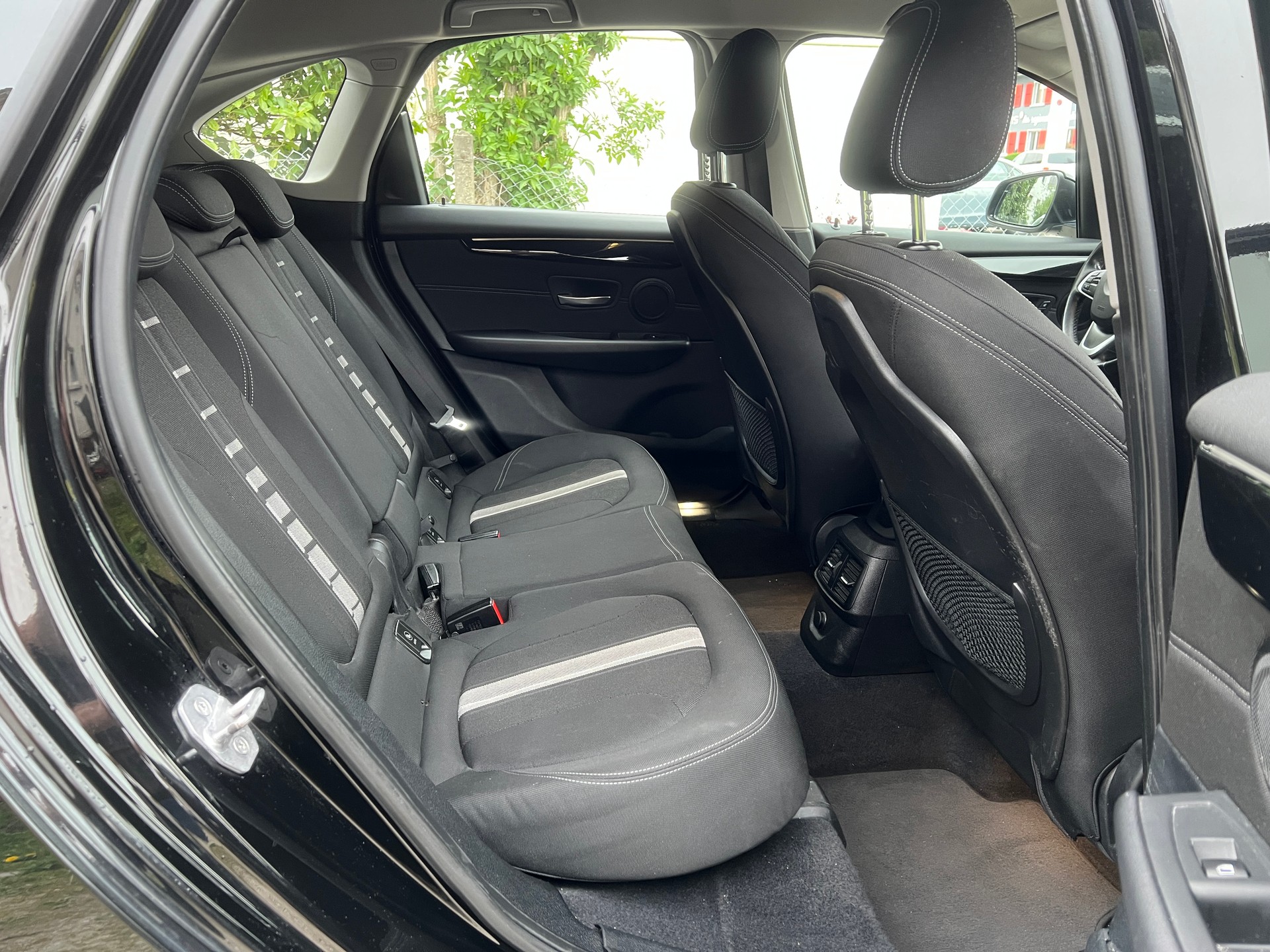 BMW 220d xDrive Active Tourer Steptronic-image-12