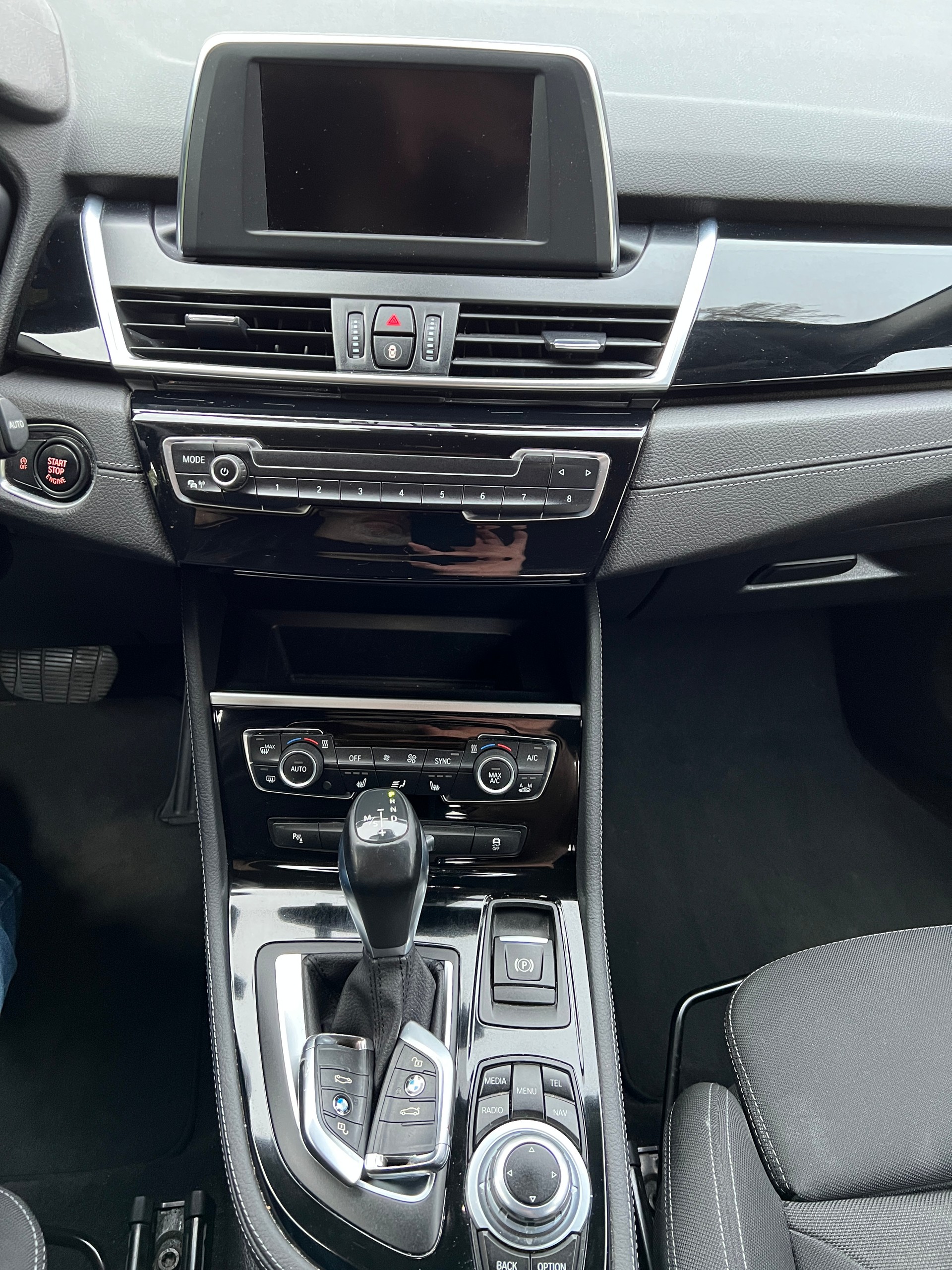 BMW 220d xDrive Active Tourer Steptronic-image-13