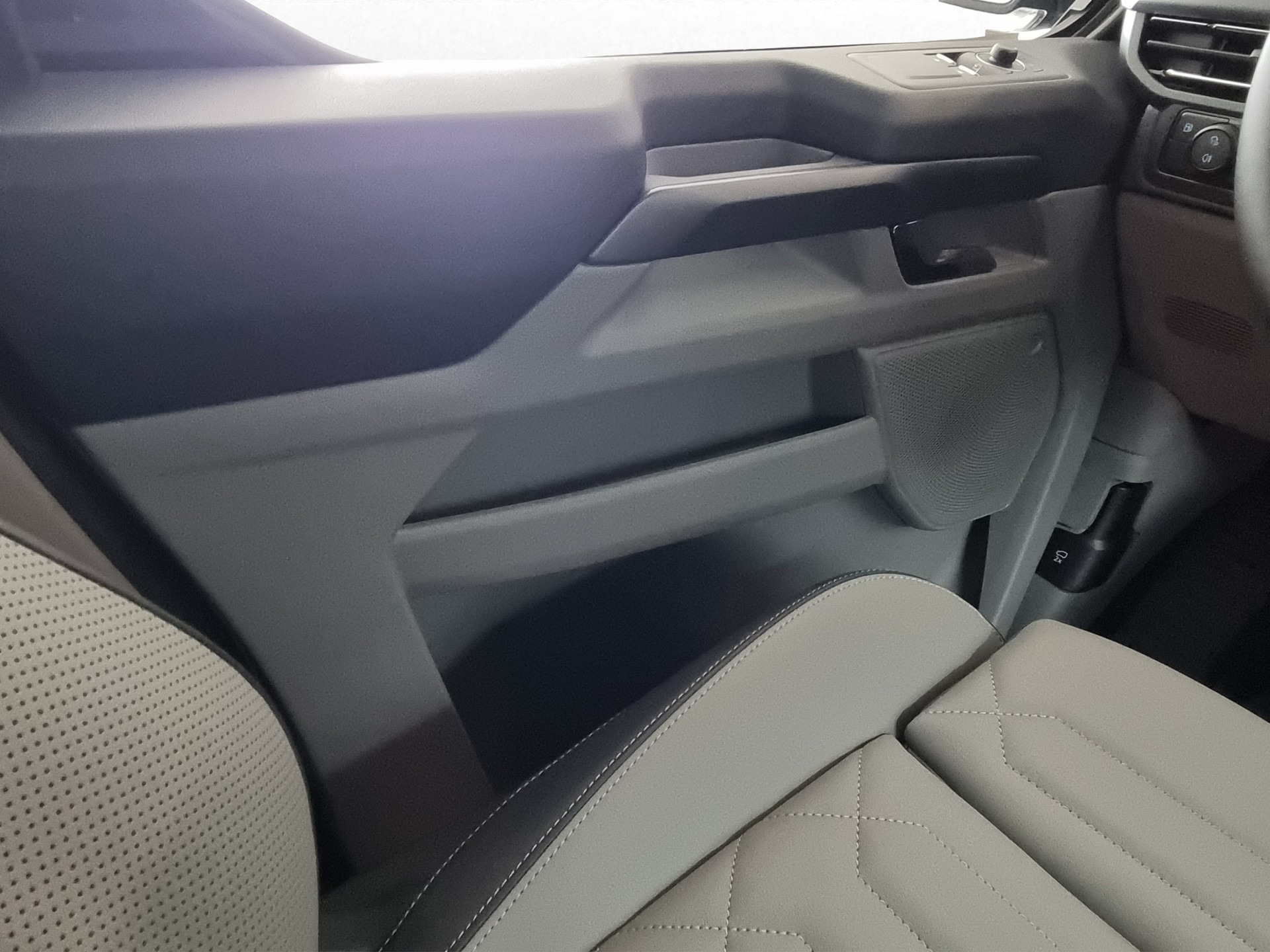 FORD Tourneo Custom Titanium X L2H1 8-Plätzer-image-11