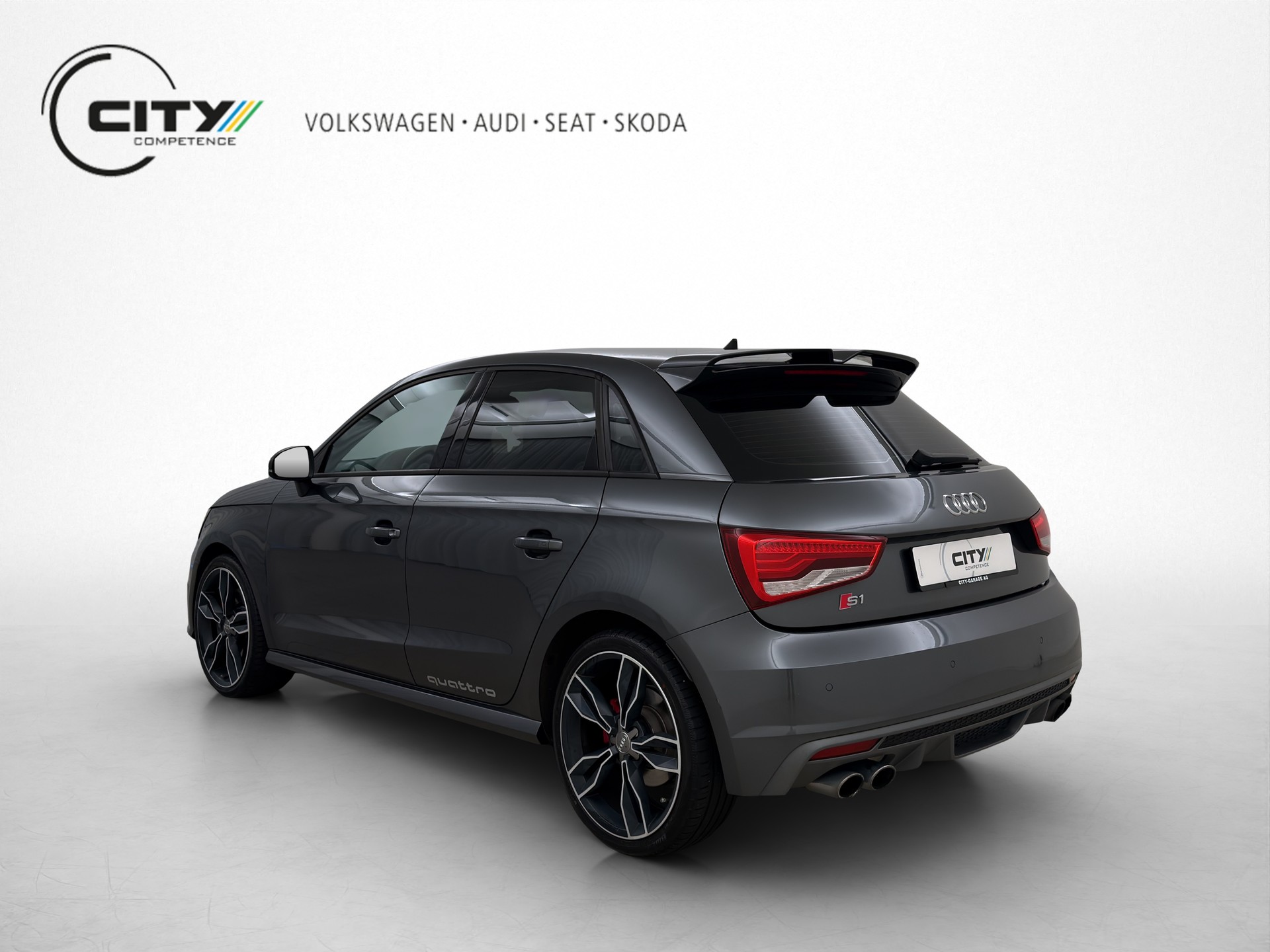 AUDI S1 Sportback 2.0 TFSI quattro-image-2