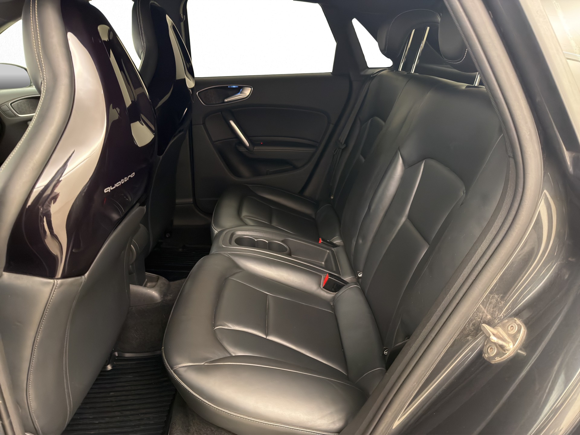 AUDI S1 Sportback 2.0 TFSI quattro-image-12