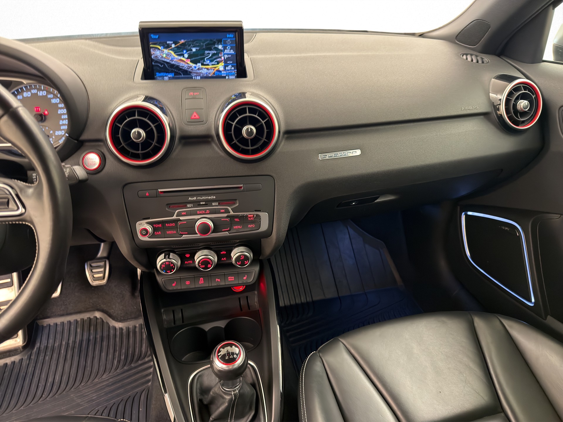 AUDI S1 Sportback 2.0 TFSI quattro-image-10