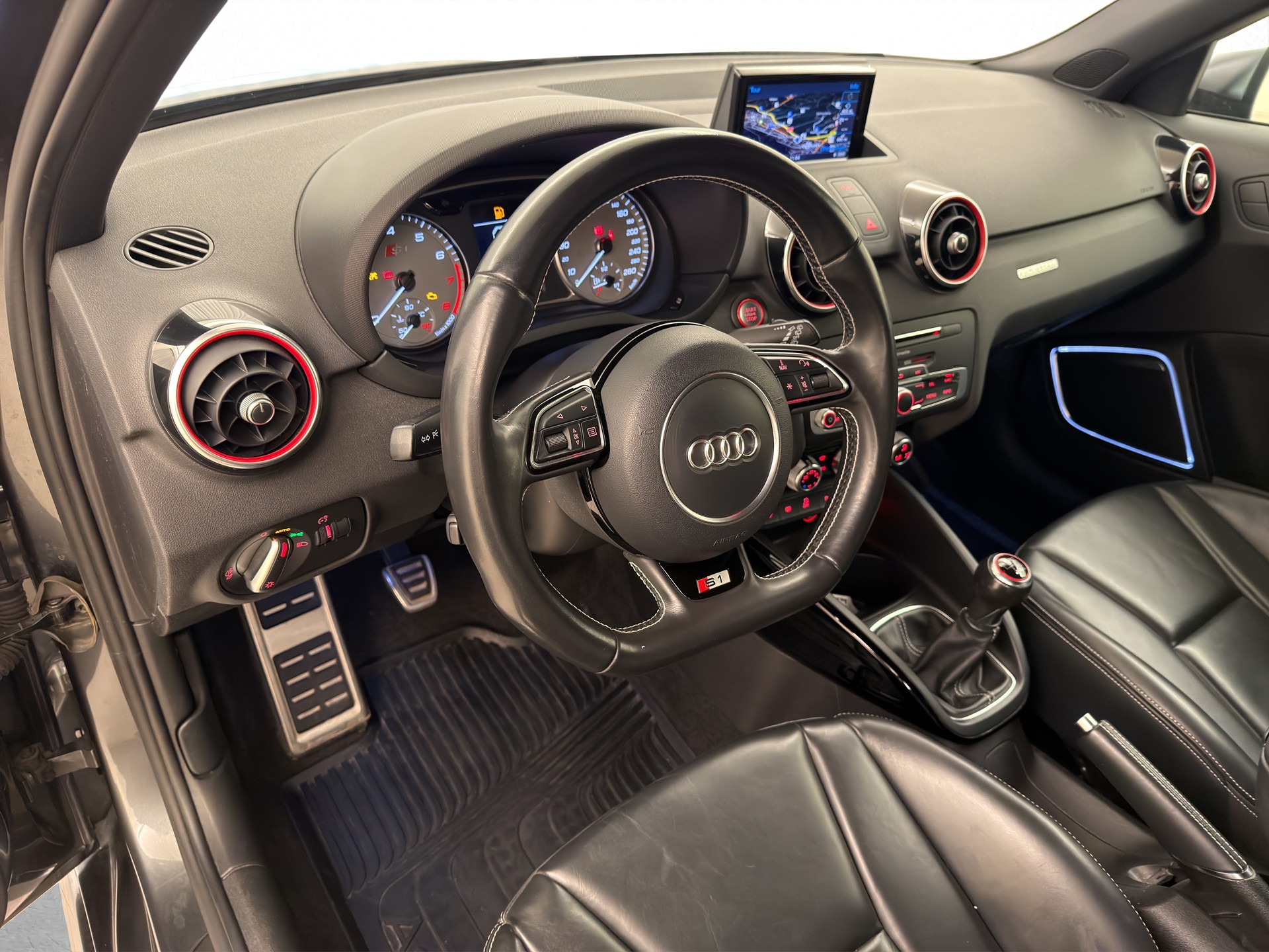 AUDI S1 Sportback 2.0 TFSI quattro-image-14