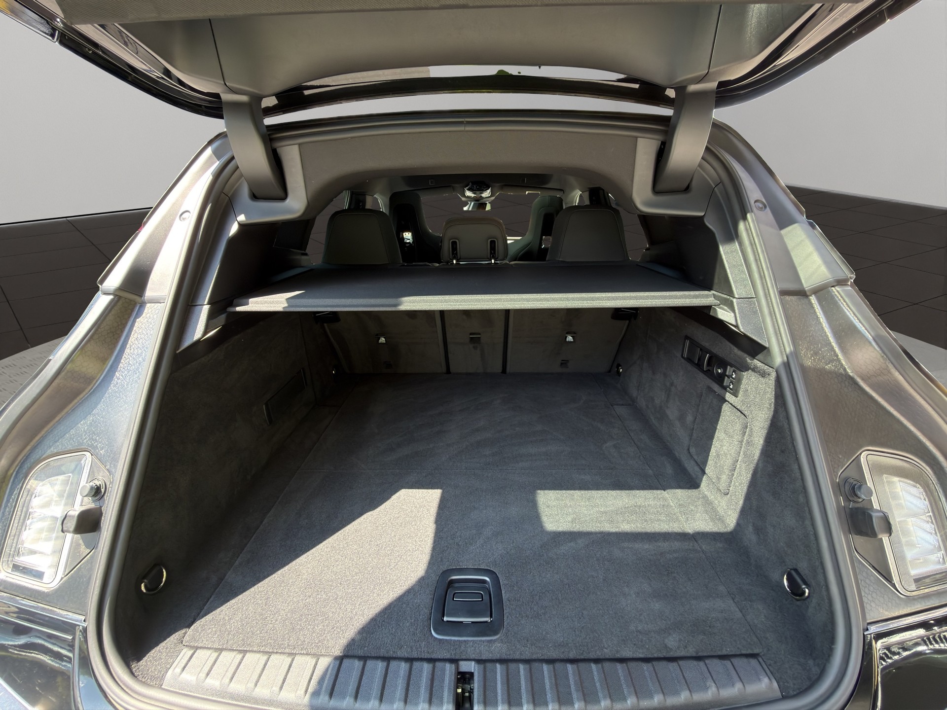 BMW iX xDrive60 M Sport Pro-image-19
