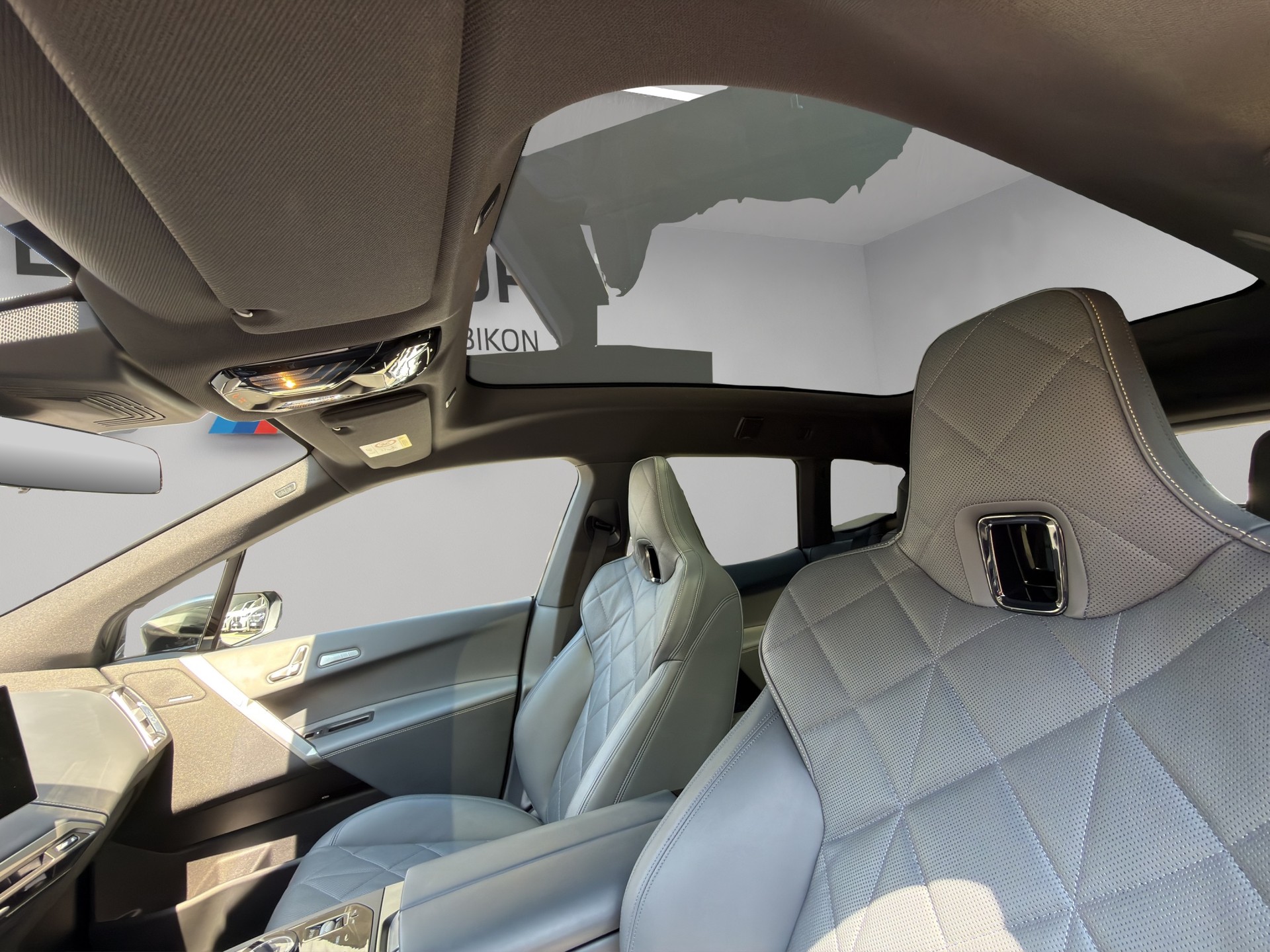BMW iX xDrive60 M Sport Pro-image-12