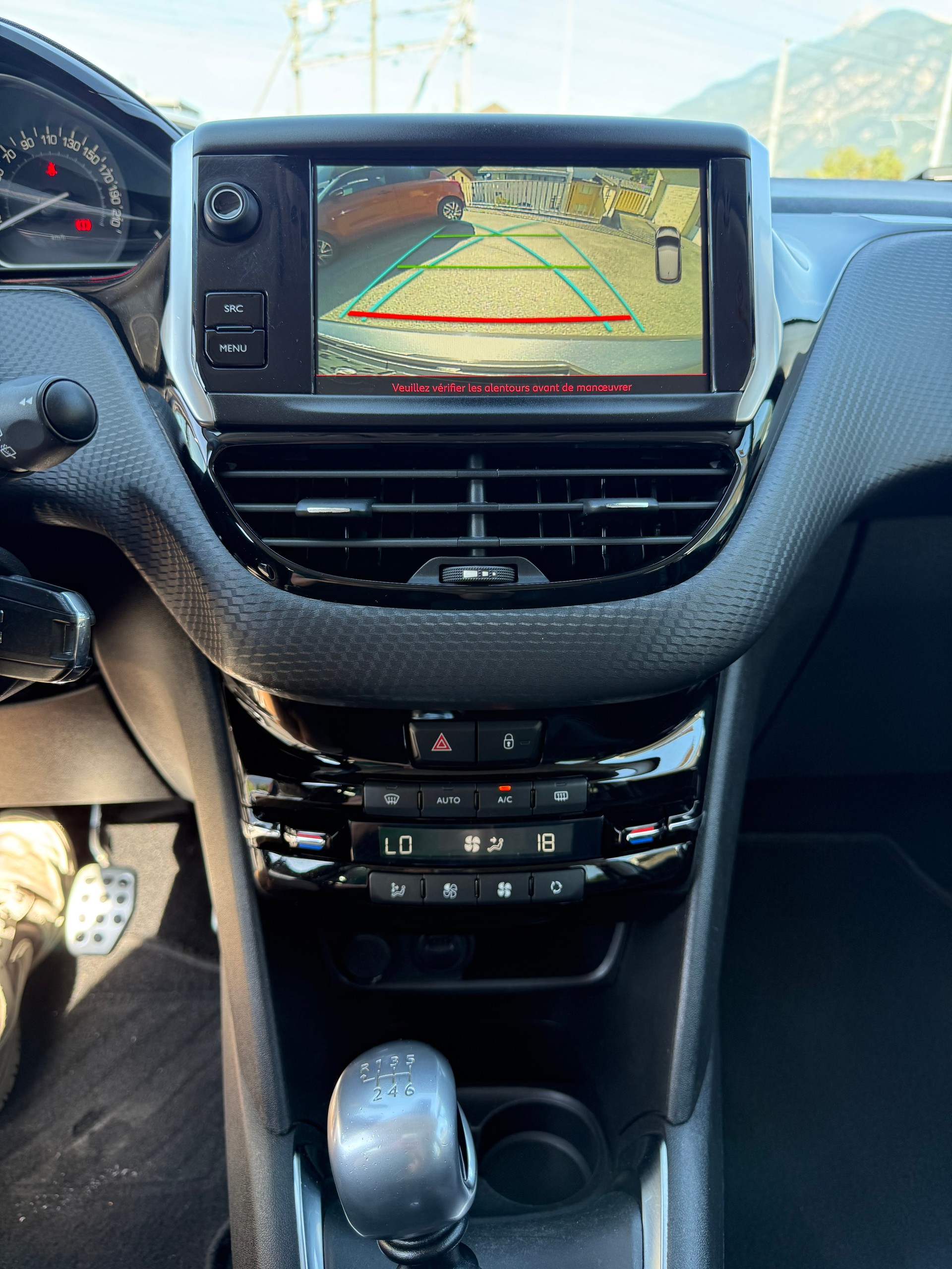 PEUGEOT 208 1.2 PureTech GT Line-image-14