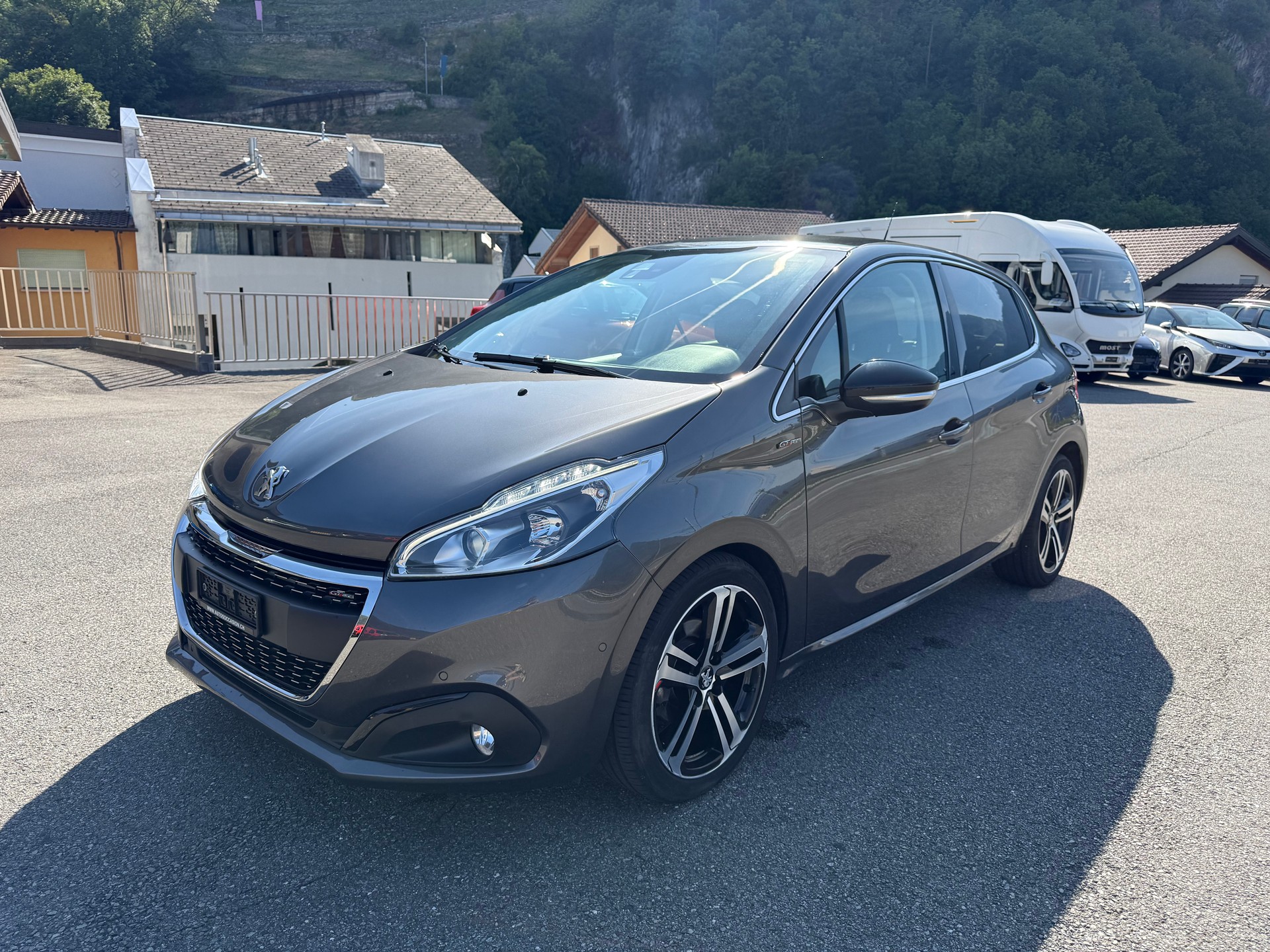 PEUGEOT 208 1.2 PureTech GT Line-image-2