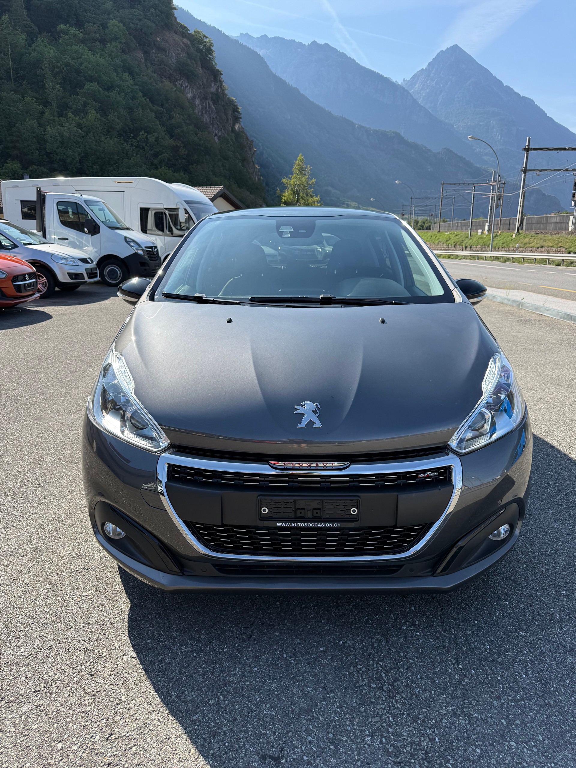 PEUGEOT 208 1.2 PureTech GT Line-image-3