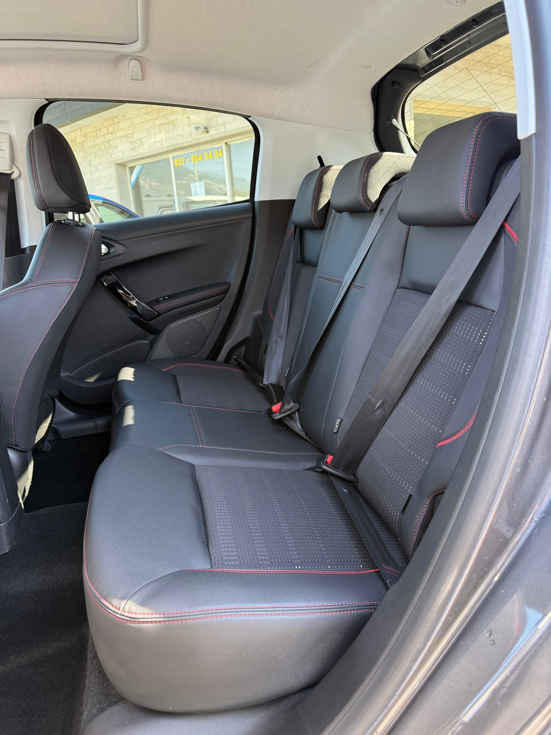 PEUGEOT 208 1.2 PureTech GT Line-image-9