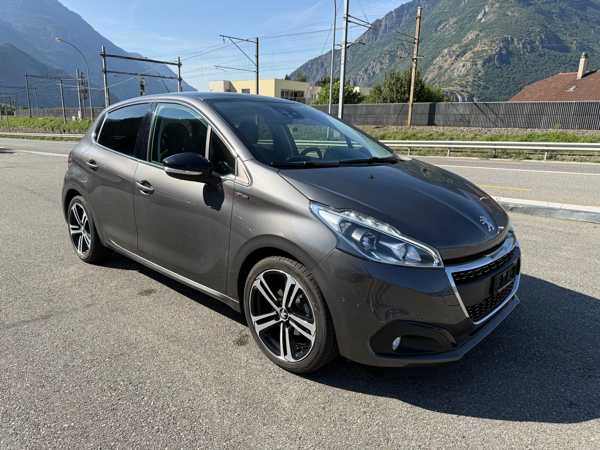 PEUGEOT 208 1.2 PureTech GT Line-image-4