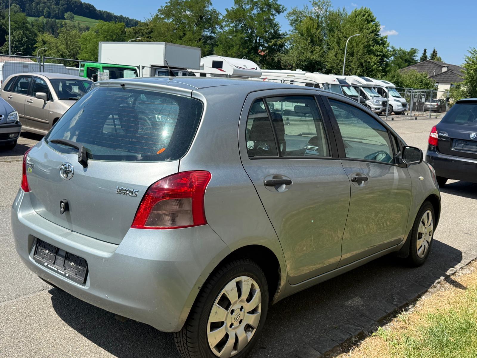 TOYOTA Yaris 1.3 Linea Sol-image-4