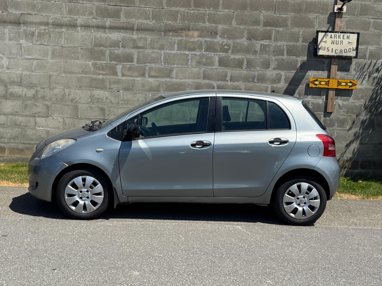 TOYOTA Yaris 1.3 Linea Sol-image-1