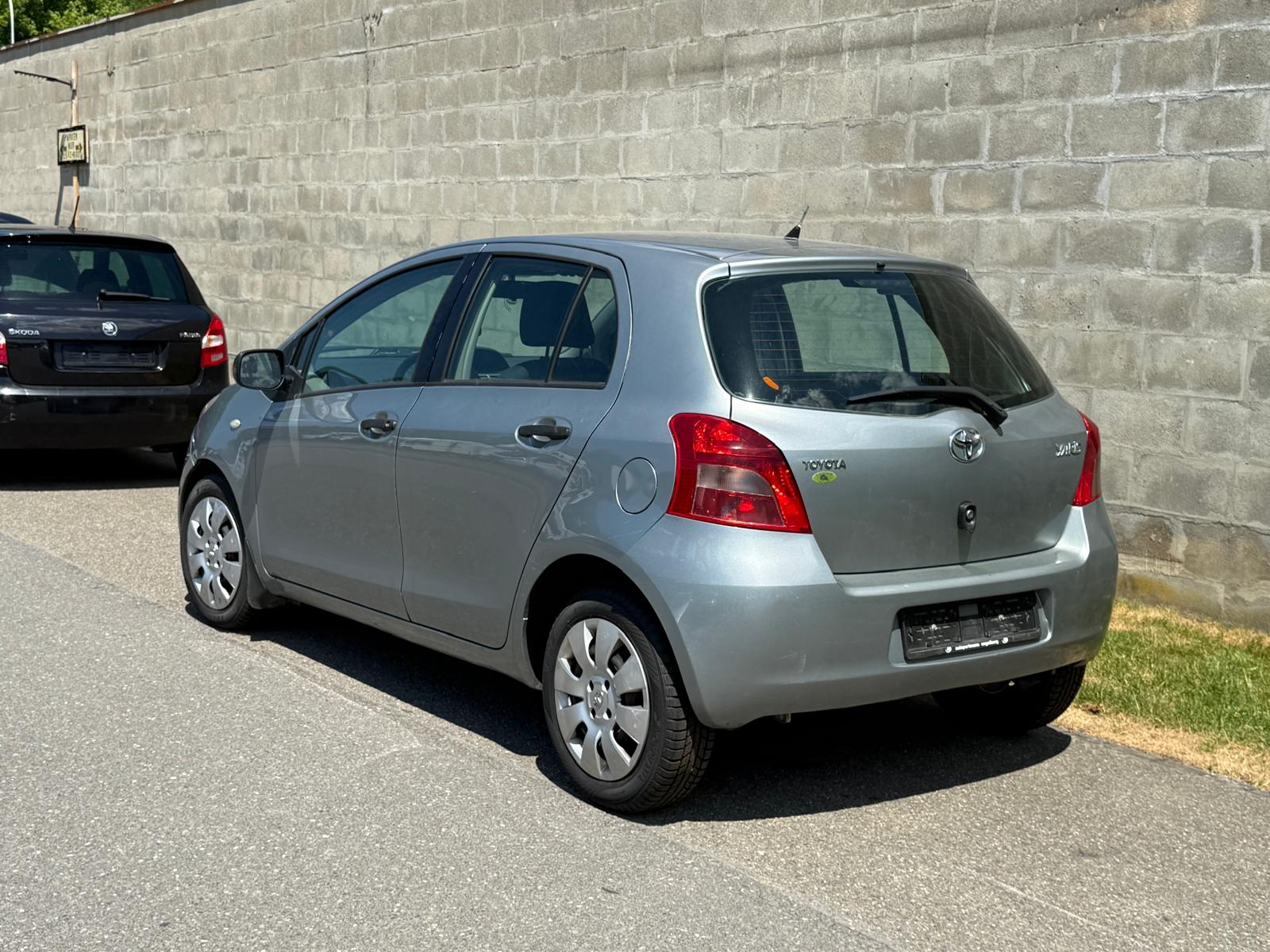 TOYOTA Yaris 1.3 Linea Sol-image-2