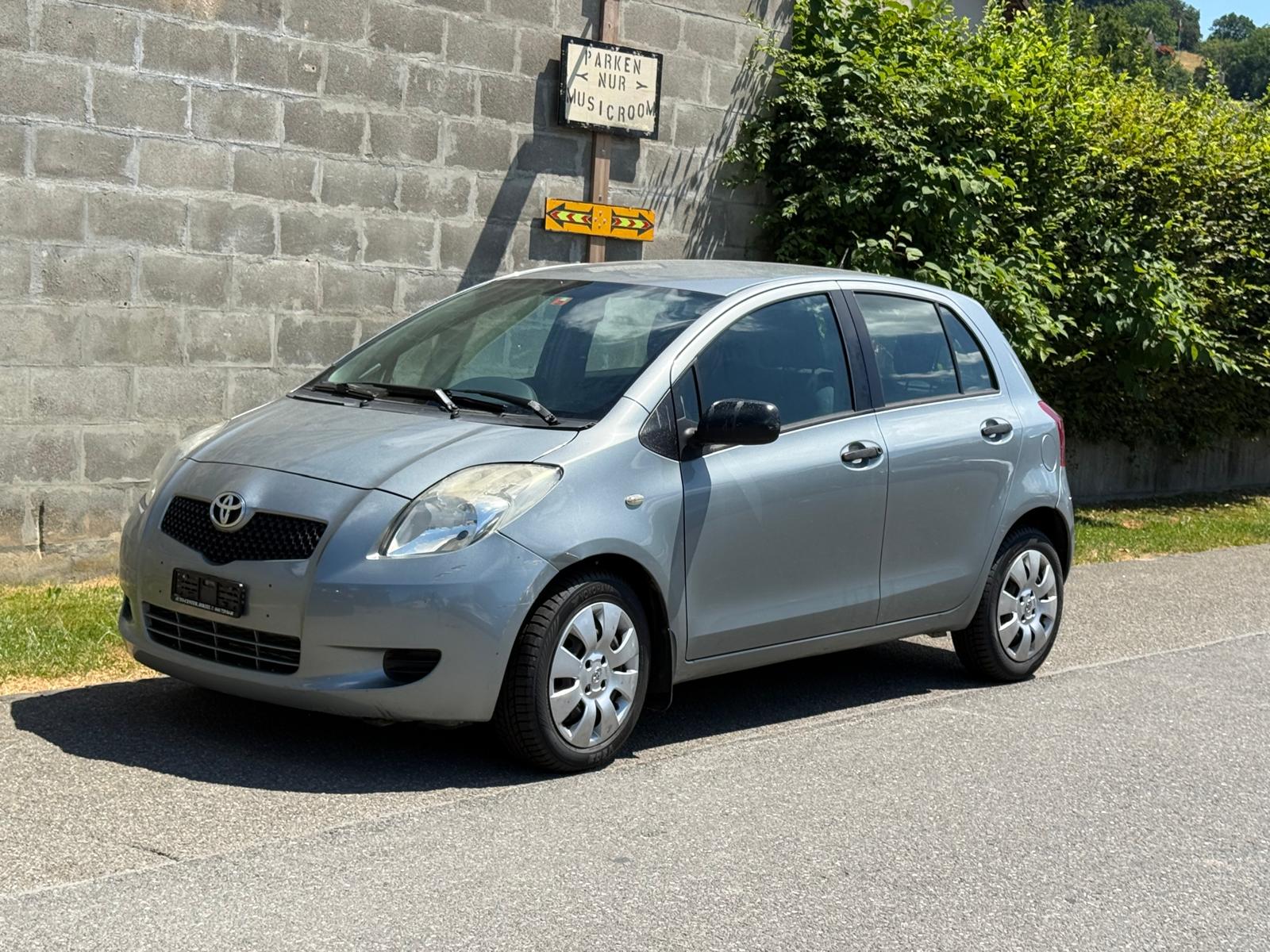 TOYOTA Yaris 1.3 Linea Sol-image-0