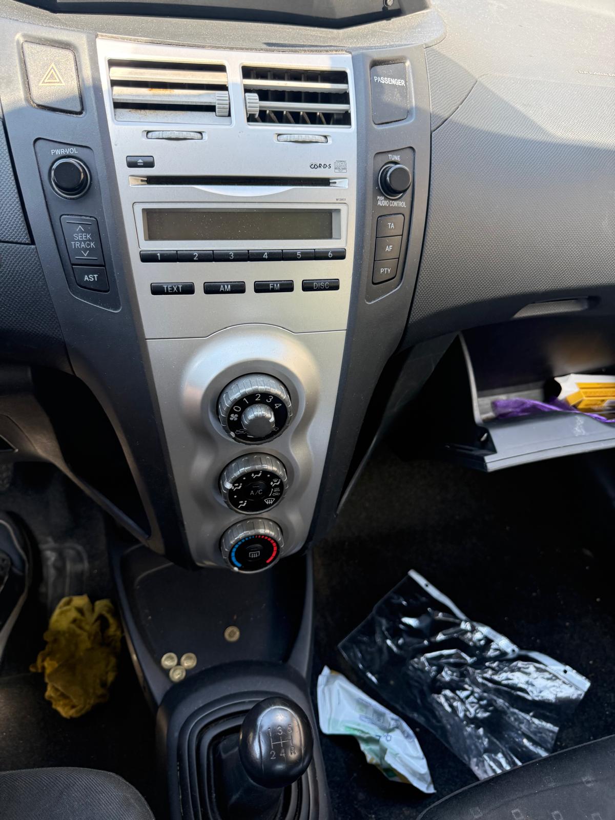 TOYOTA Yaris 1.3 Linea Sol-image-9