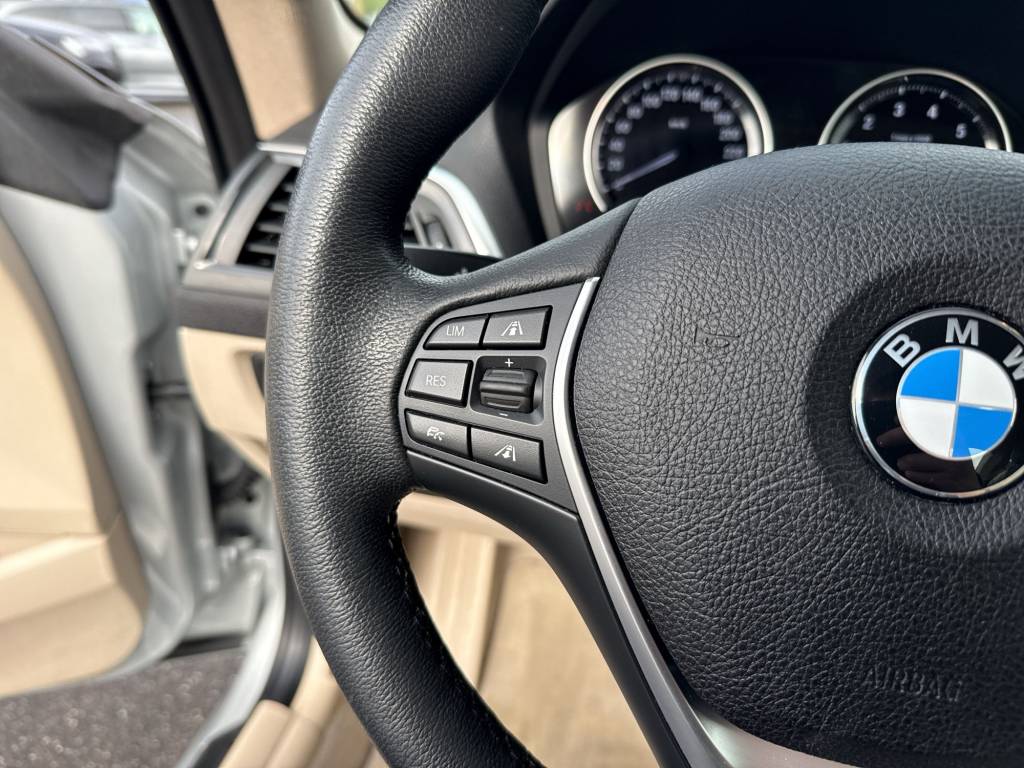 BMW 220i Luxury Line Steptronic-image-15