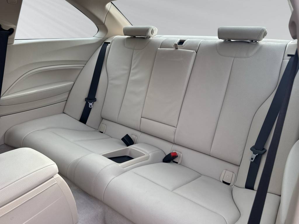 BMW 220i Luxury Line Steptronic-image-7