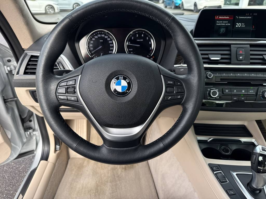 BMW 220i Luxury Line Steptronic-image-12
