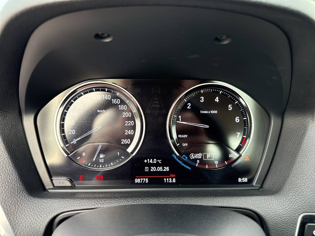 BMW 220i Luxury Line Steptronic-image-14
