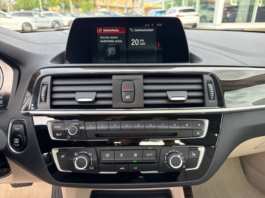 BMW 220i Luxury Line Steptronic-image-11