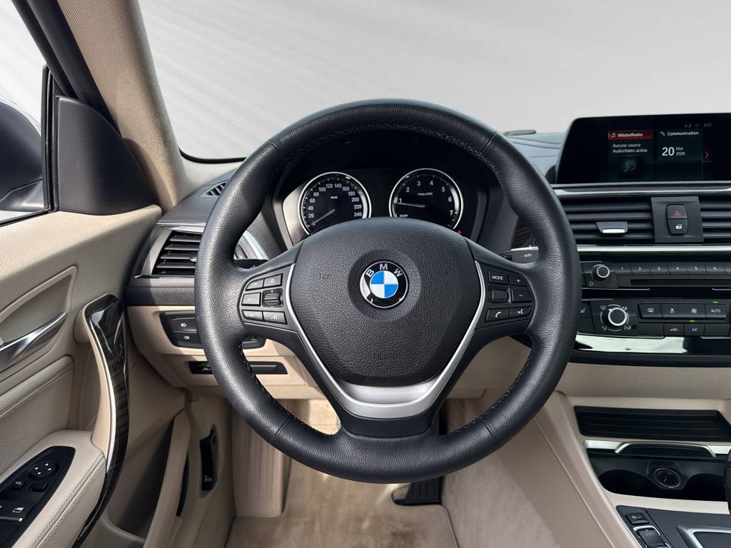 BMW 220i Luxury Line Steptronic-image-5