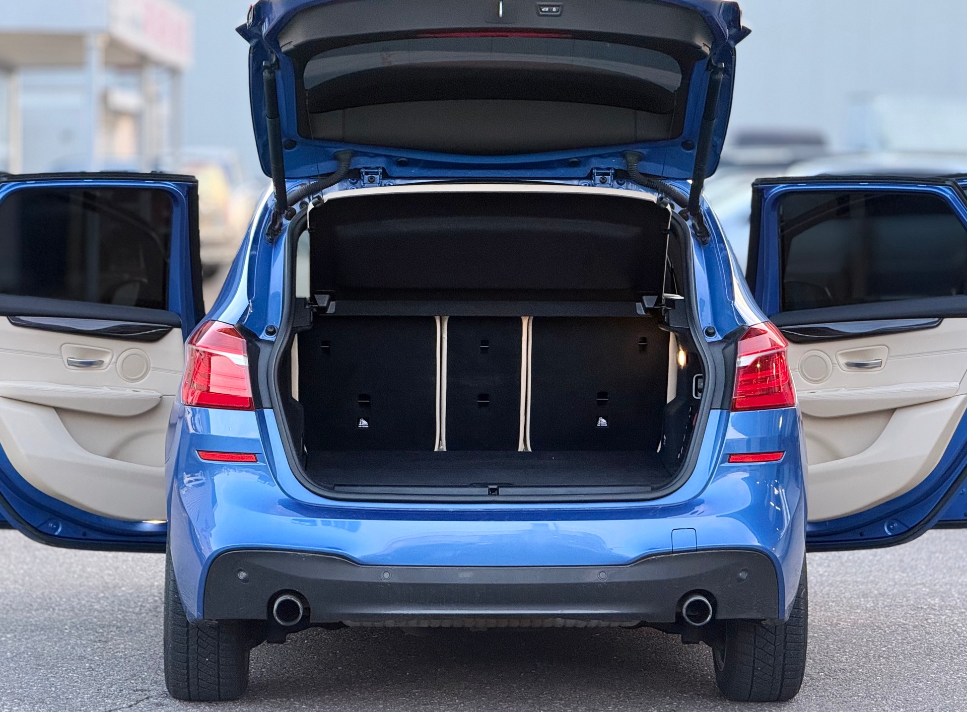 BMW 225i xDrive Active Tourer M Sport Steptronic-image-8