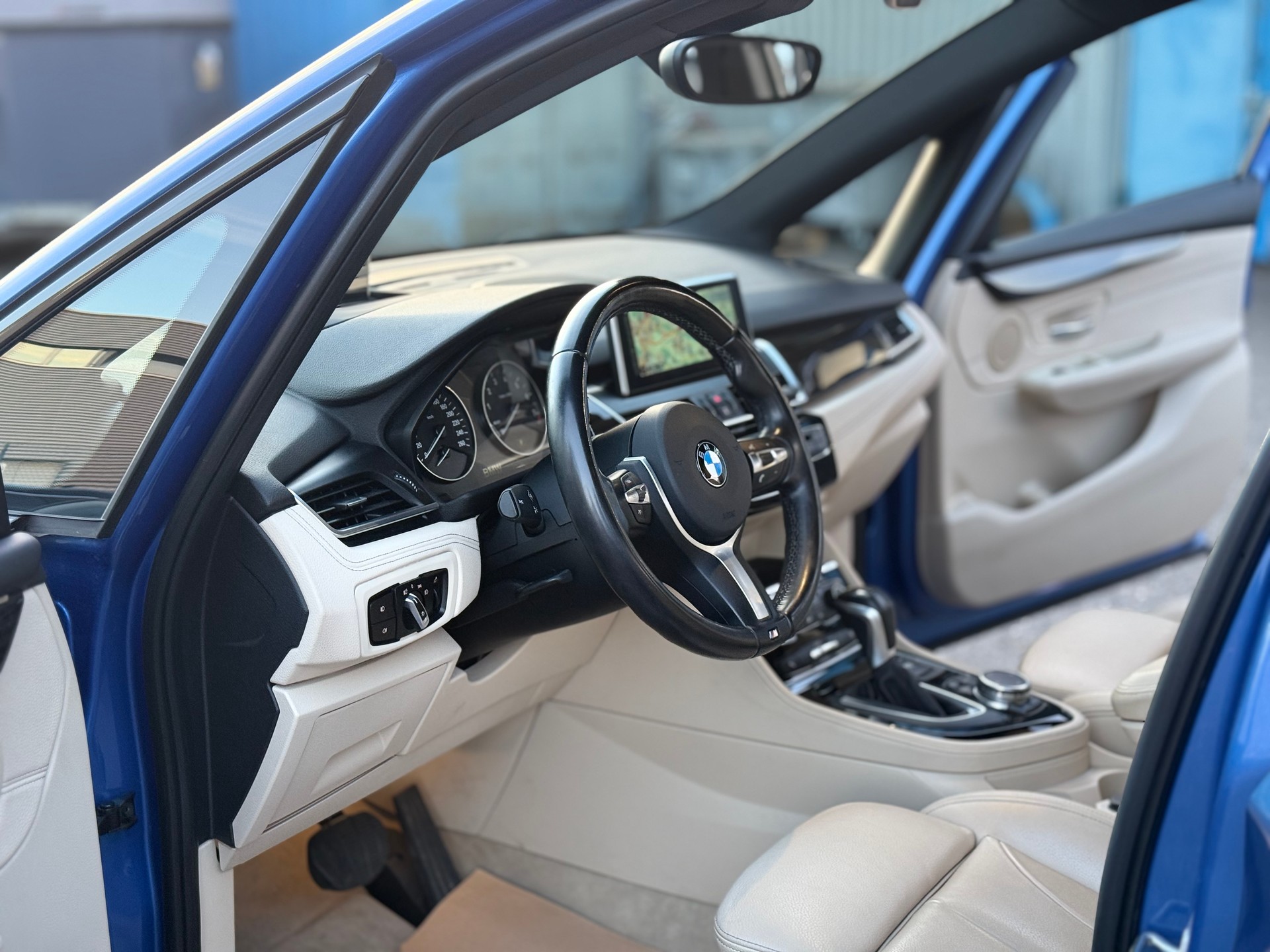 BMW 225i xDrive Active Tourer M Sport Steptronic-image-4