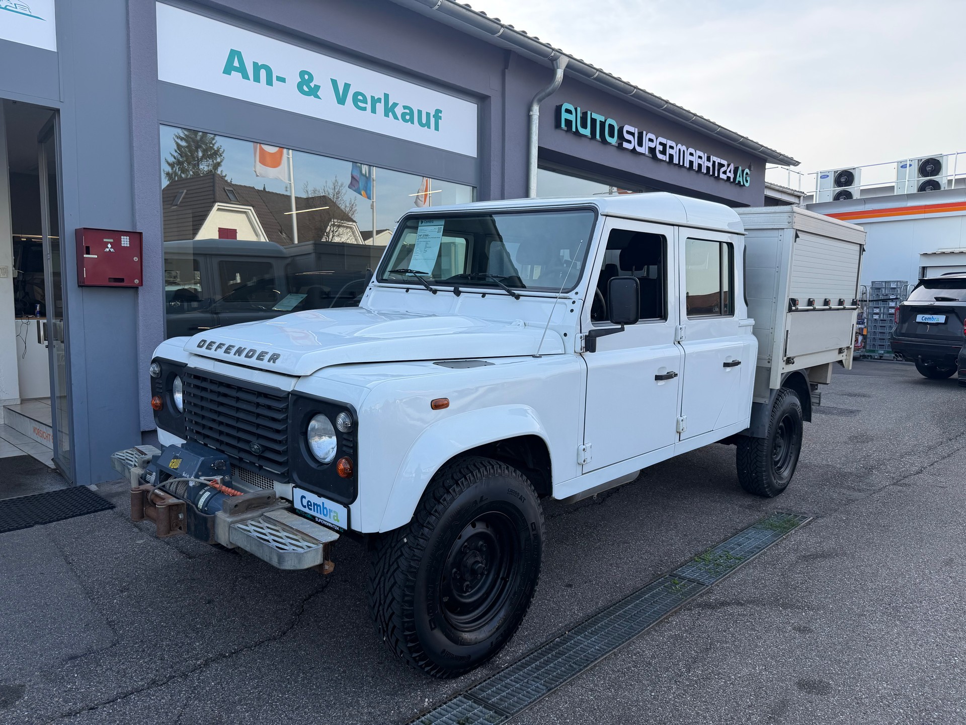 LAND ROVER Defender 130 2.2 TD4 Double Chassis Cab-image-0