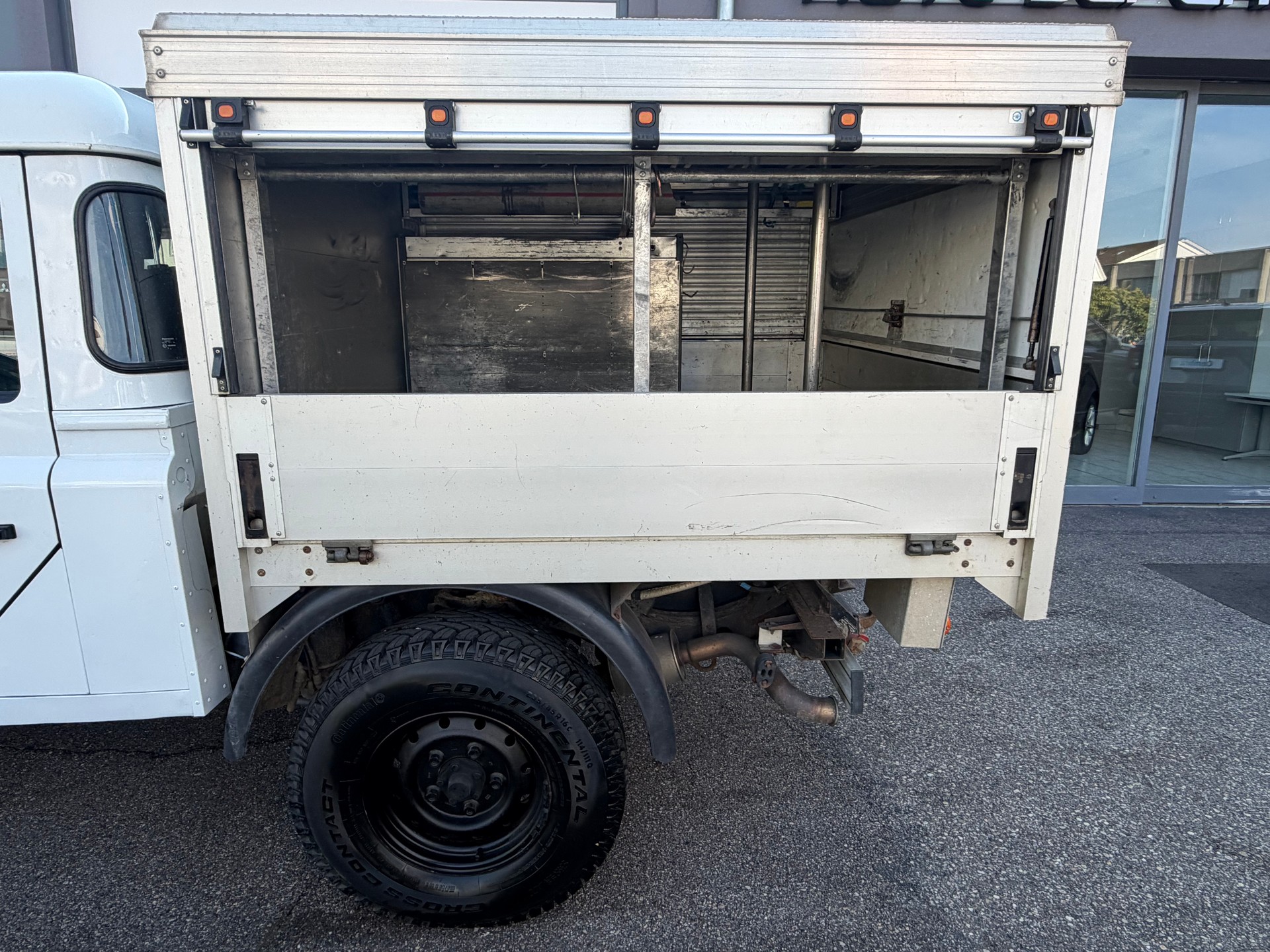 LAND ROVER Defender 130 2.2 TD4 Double Chassis Cab-image-7