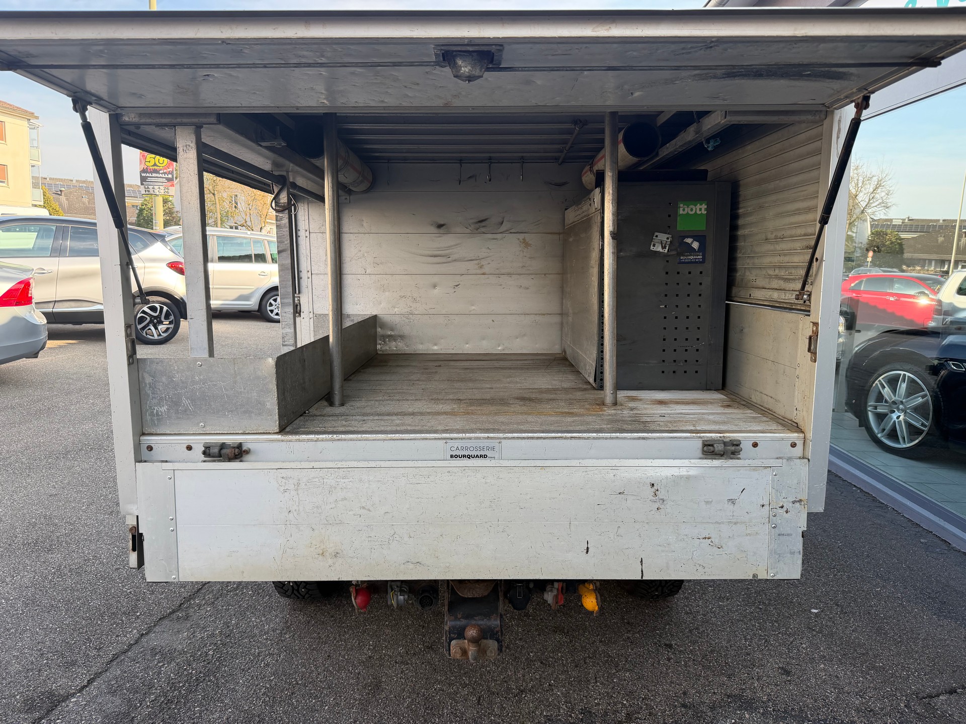 LAND ROVER Defender 130 2.2 TD4 Double Chassis Cab-image-10