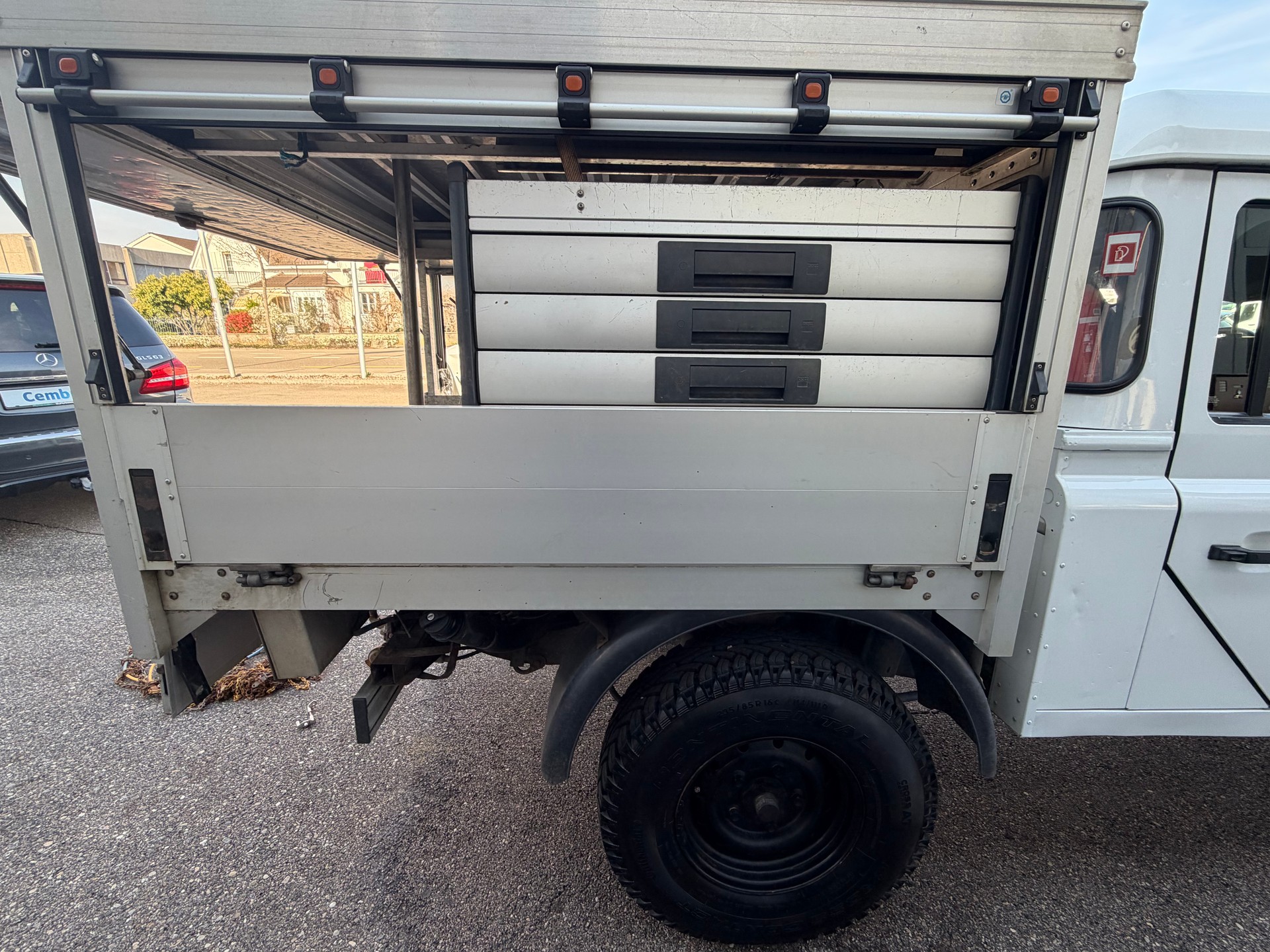 LAND ROVER Defender 130 2.2 TD4 Double Chassis Cab-image-11